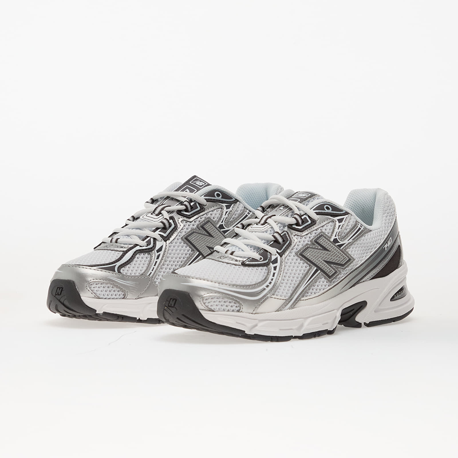 Vīriešu čības un apavi New Balance 740 White