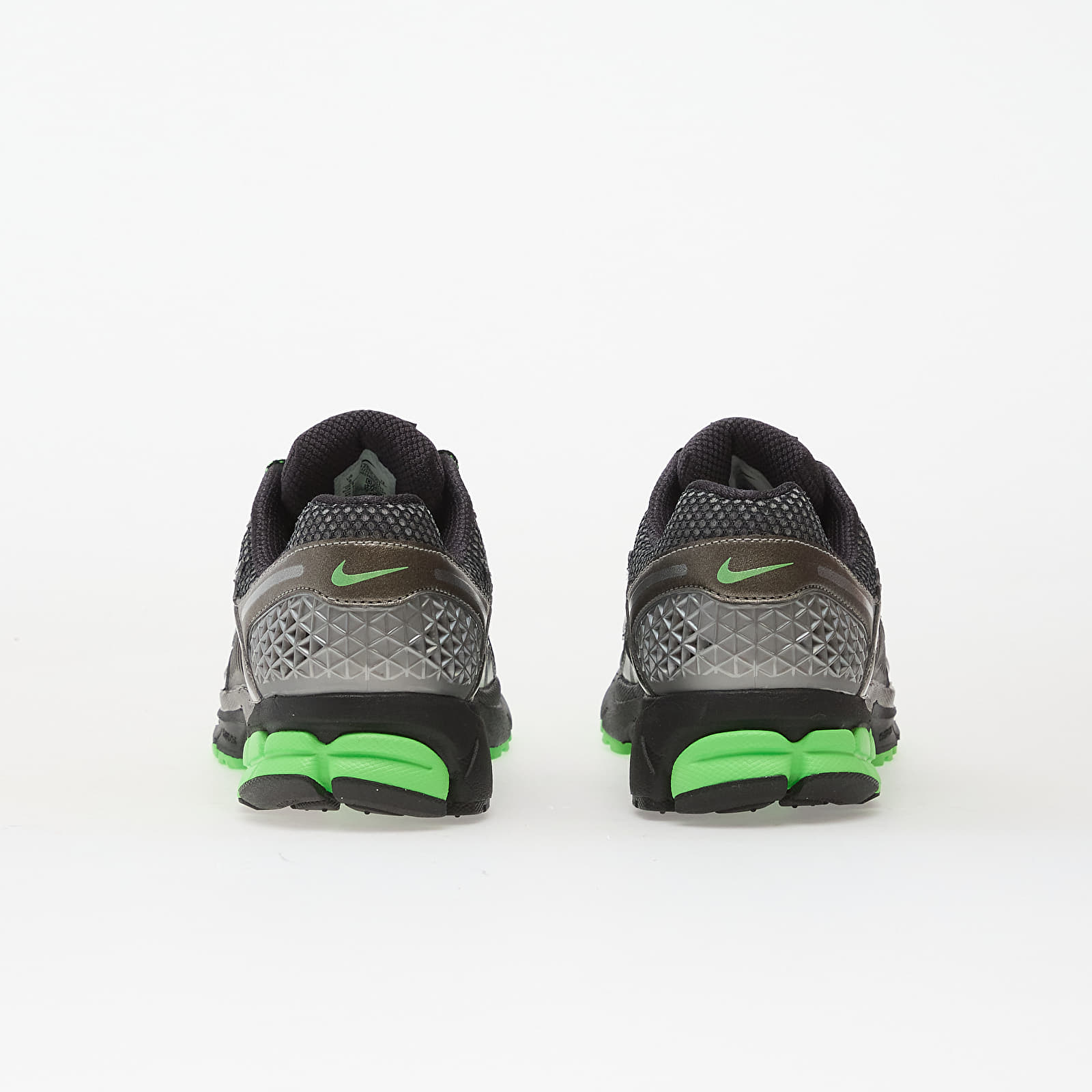 Vīriešu čības un apavi Nike Zoom Vomero 5 Se Mtlc Pewter/ Mtlc Pewter-Flat Pewter-Black-Green Strike