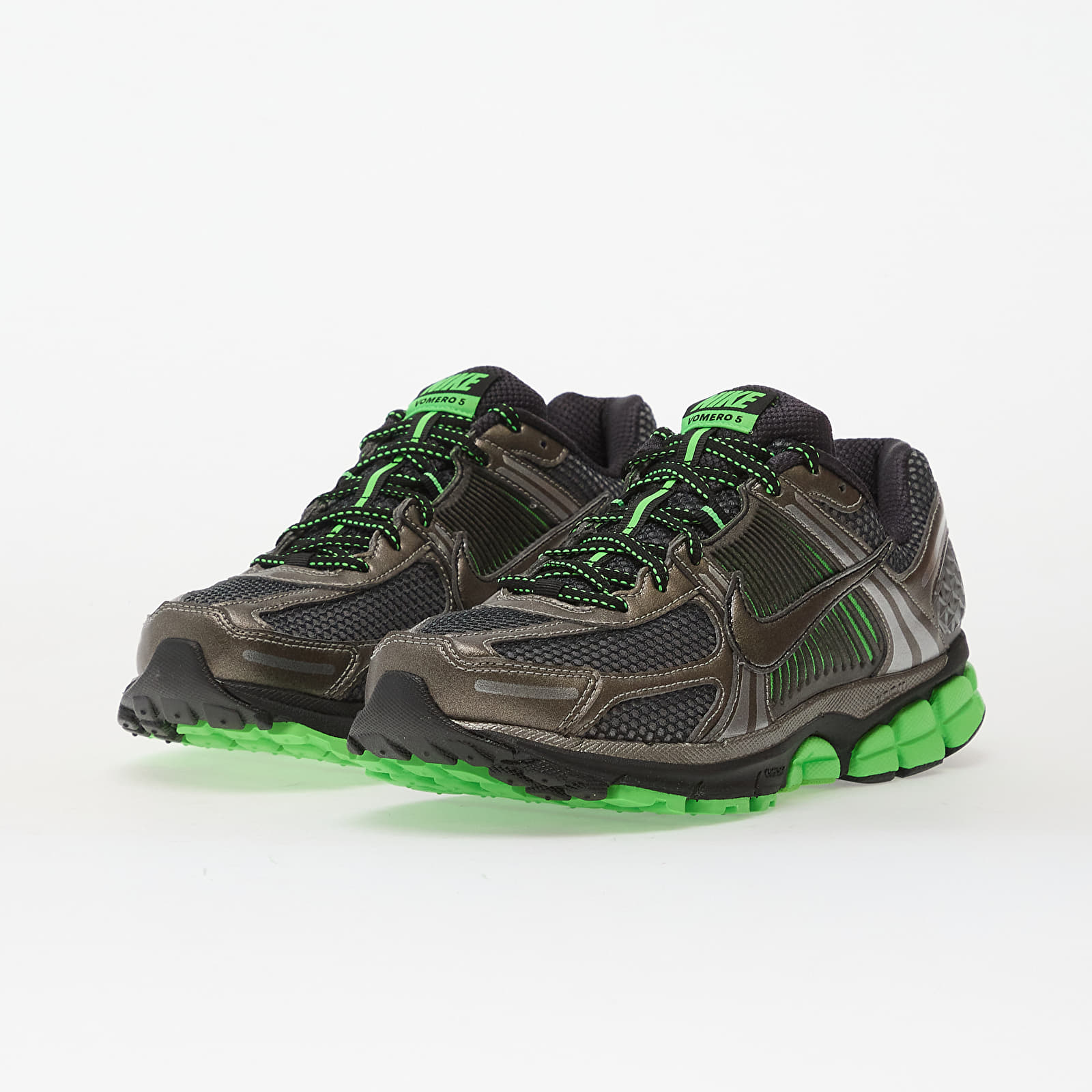 Vīriešu čības un apavi Nike Zoom Vomero 5 Se Mtlc Pewter/ Mtlc Pewter-Flat Pewter-Black-Green Strike