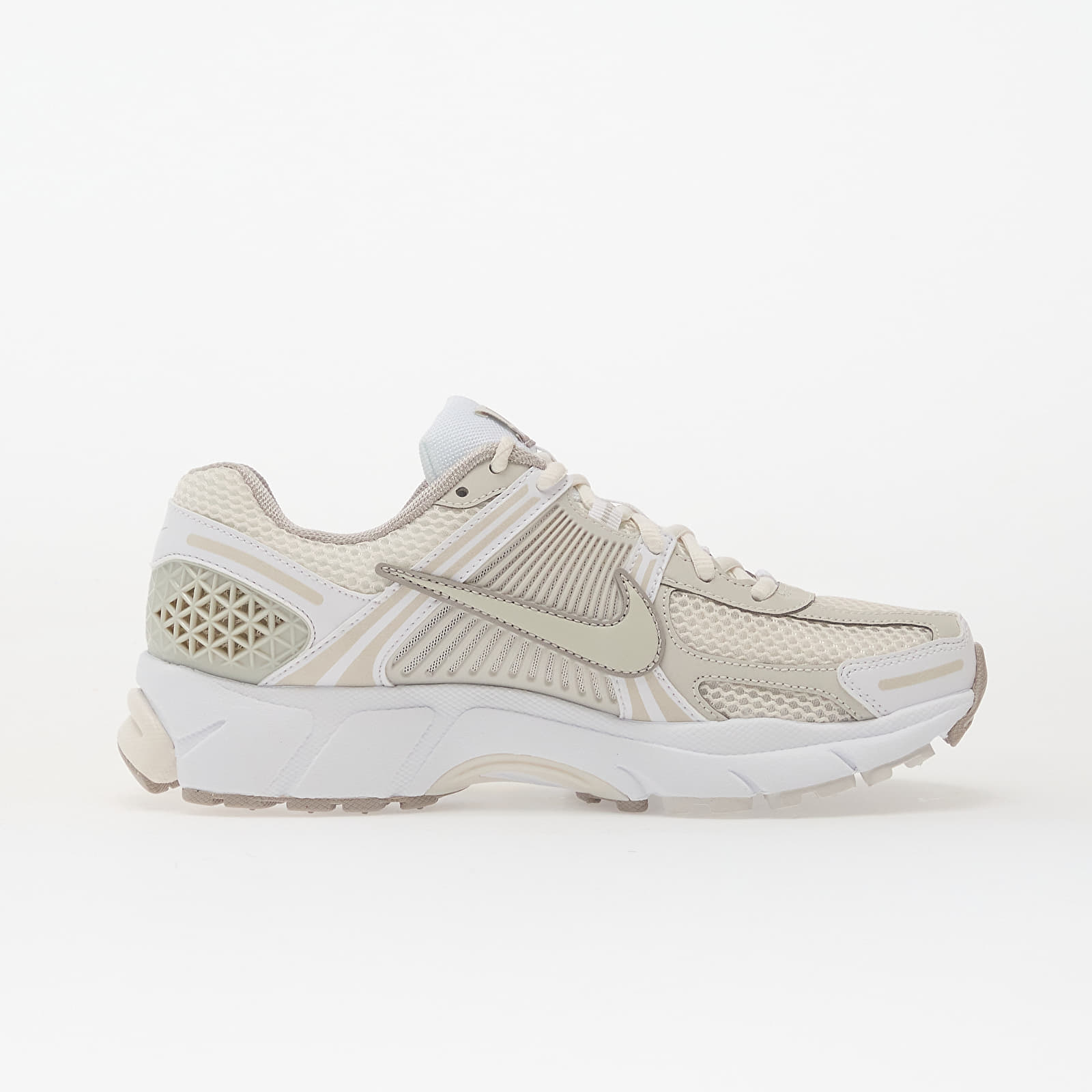 SievieŔu kedas un apavi Nike W Zoom Vomero 5 White/ Lt Bone-Phantom-College Grey-Black