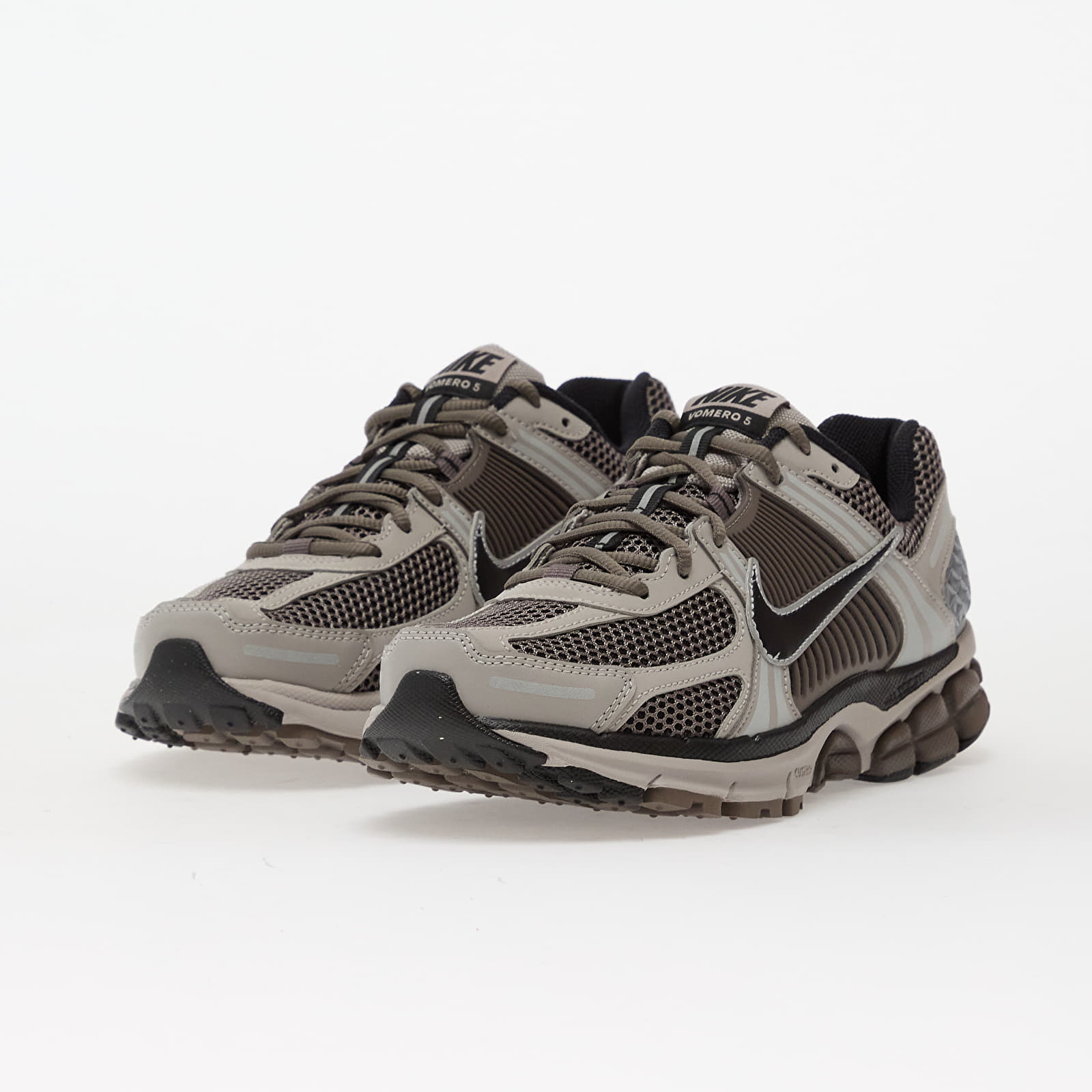 Vīriešu čības un apavi Nike Zoom Vomero 5 College Grey/ Black-Cave Stone-Mtlc Silver-Mtlc Silver