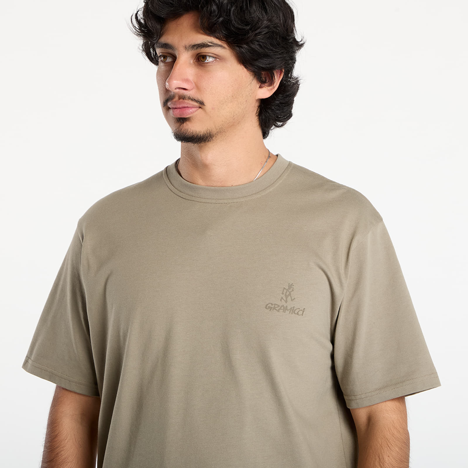 T-shirts de homem Gramicci One Point Logo Tee UNISEX Khaki