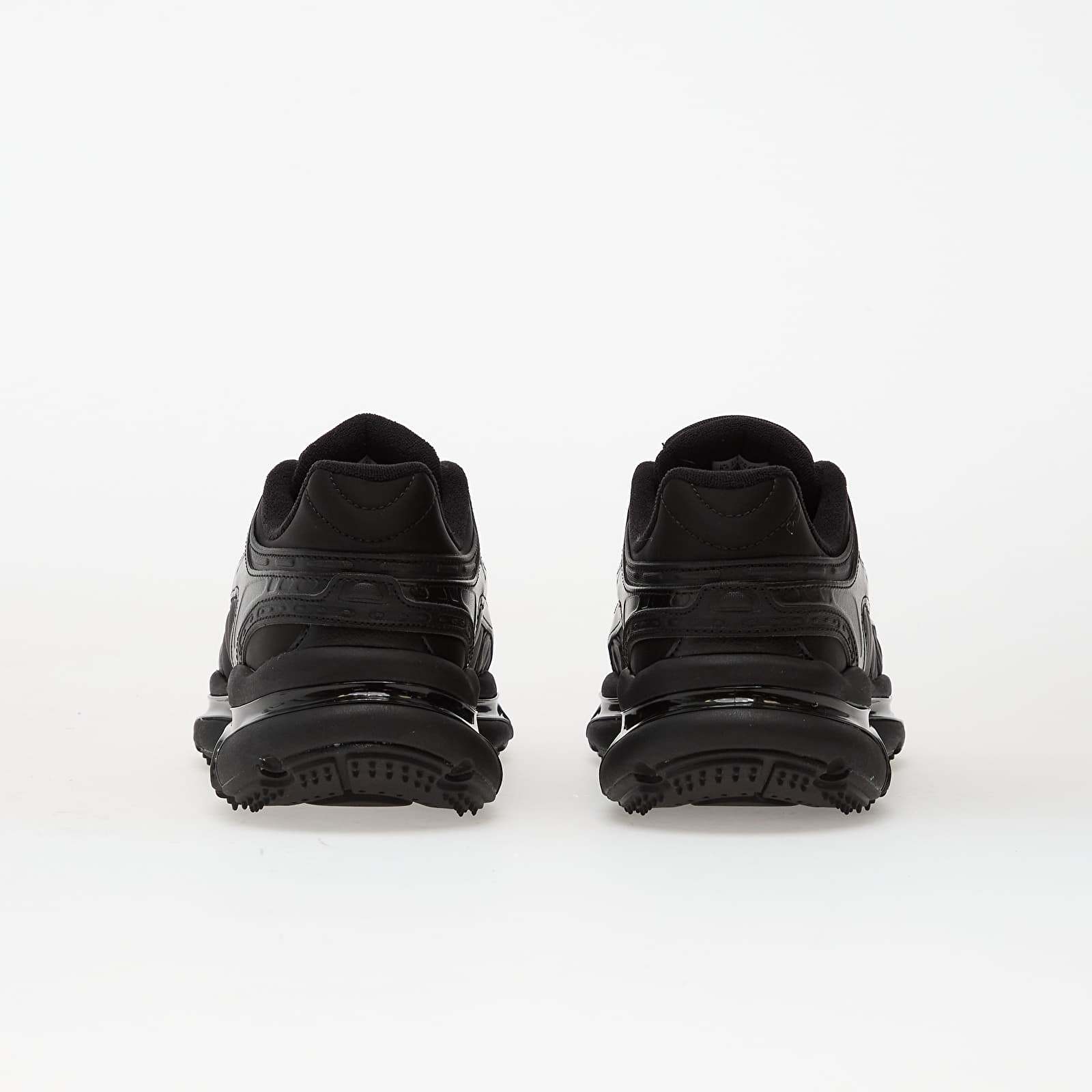 Încălțăminte și sneakerși pentru bărbați LACOSTE L003 2K24 Black