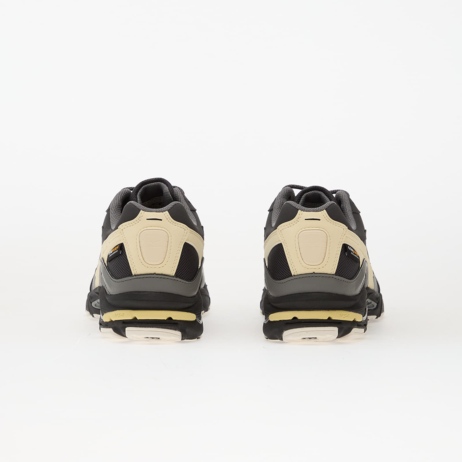 Încălțăminte și sneakerși pentru bărbați Mizuno Wave Rider 10 Cordura Black Sand/ Quiet Shade/ Banana Crape