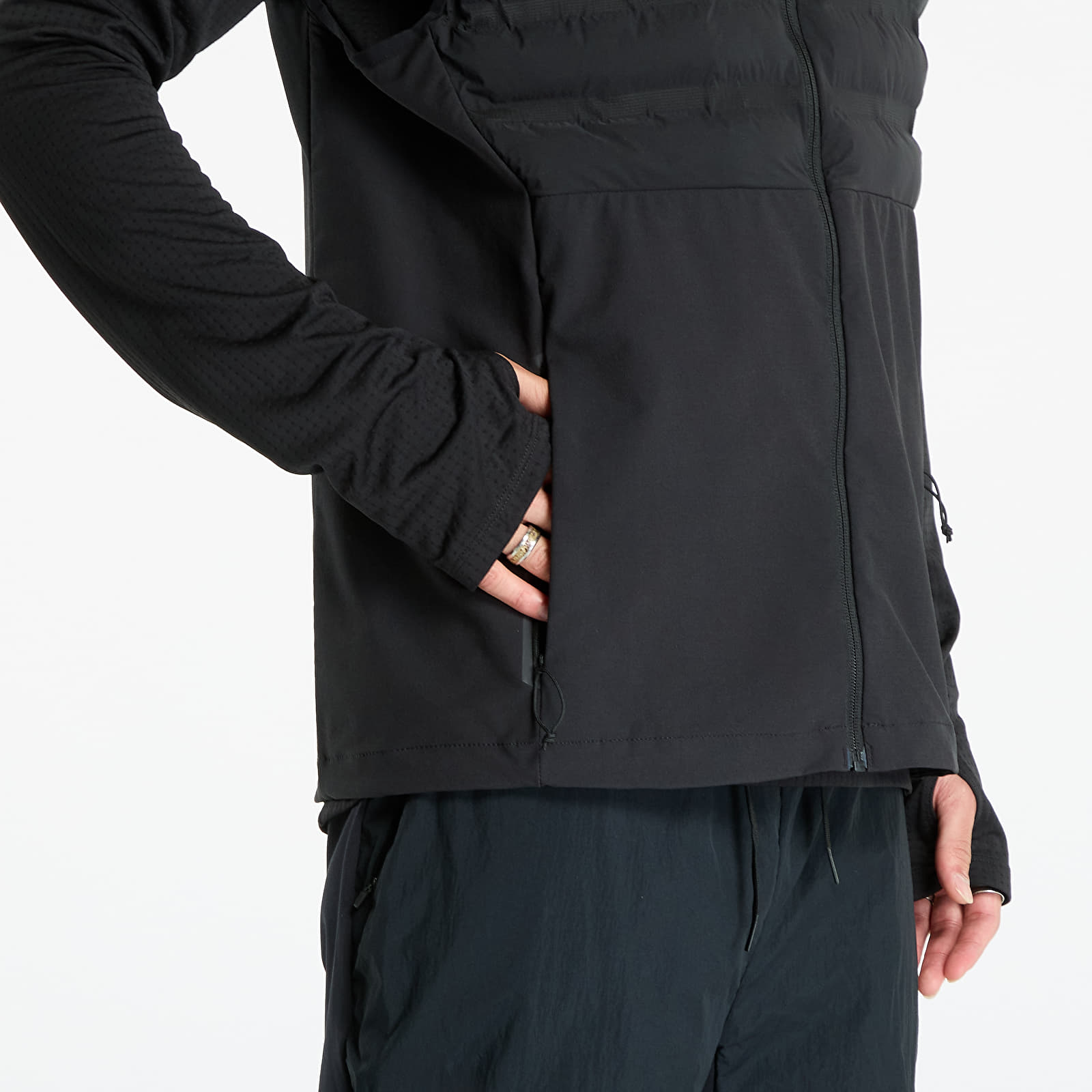 Vesty The North Face M Mountain Athletics Cari Hybrid Vest TNF Black