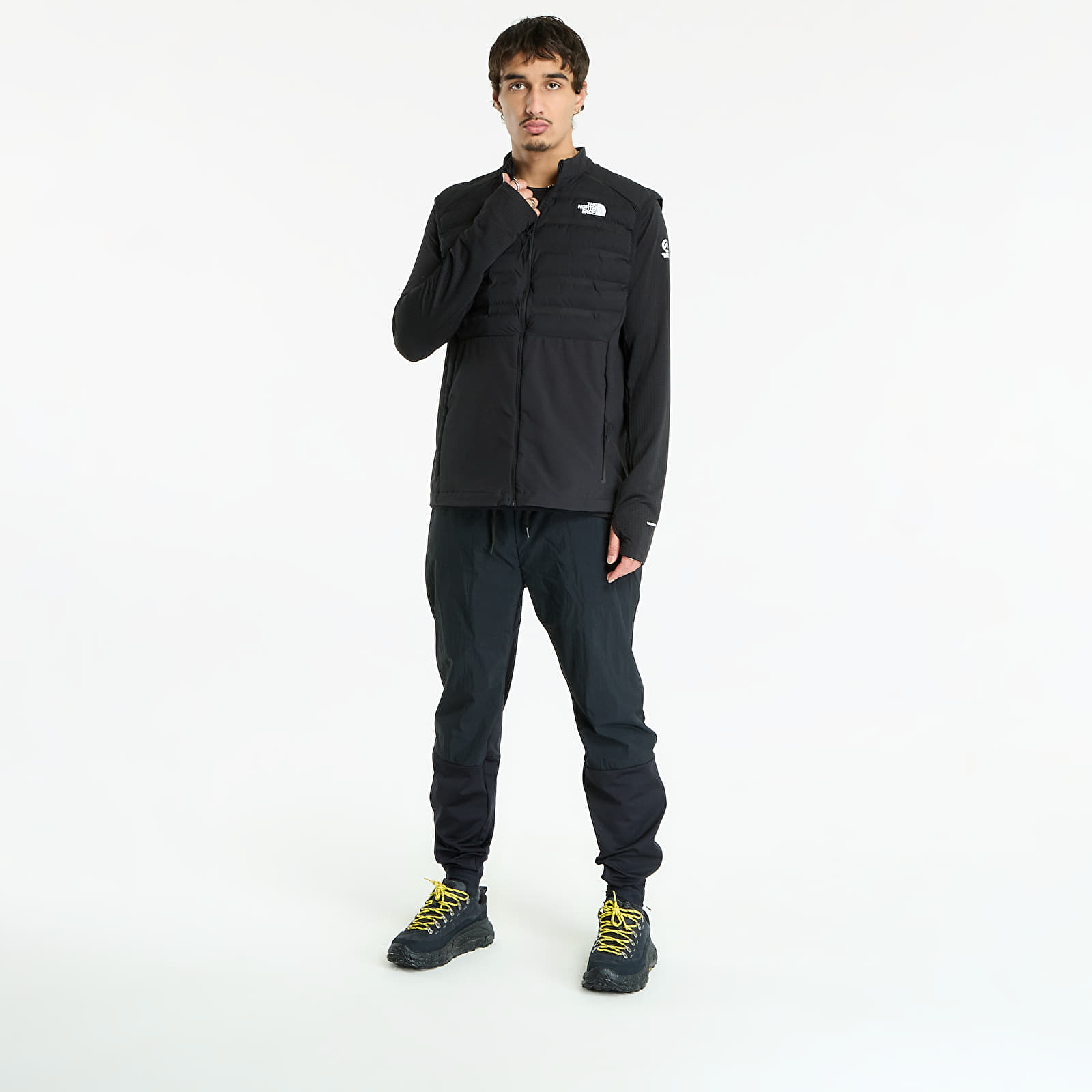 Vesty The North Face M Mountain Athletics Cari Hybrid Vest TNF Black