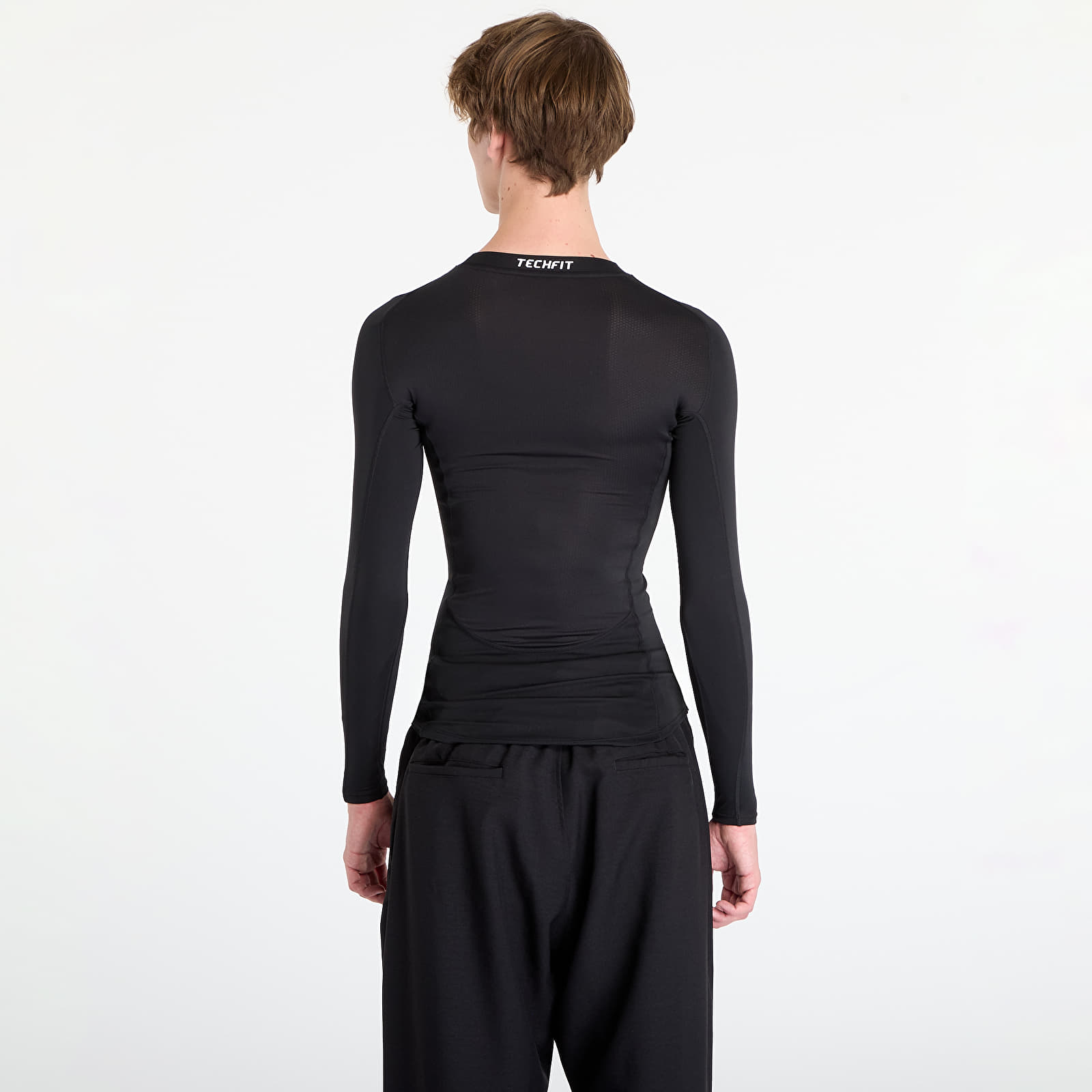 Мужские футболки adidas TECHFIT Compression Training Long Sleeve Long-Sleeve Top Black/ A Charcoal