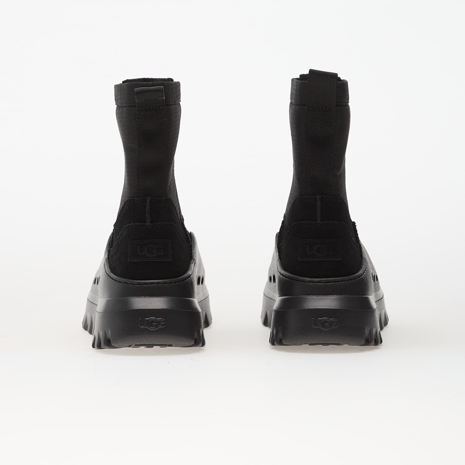 Vīriešu čības un apavi UGG M Peakmod Boot Black/ Black