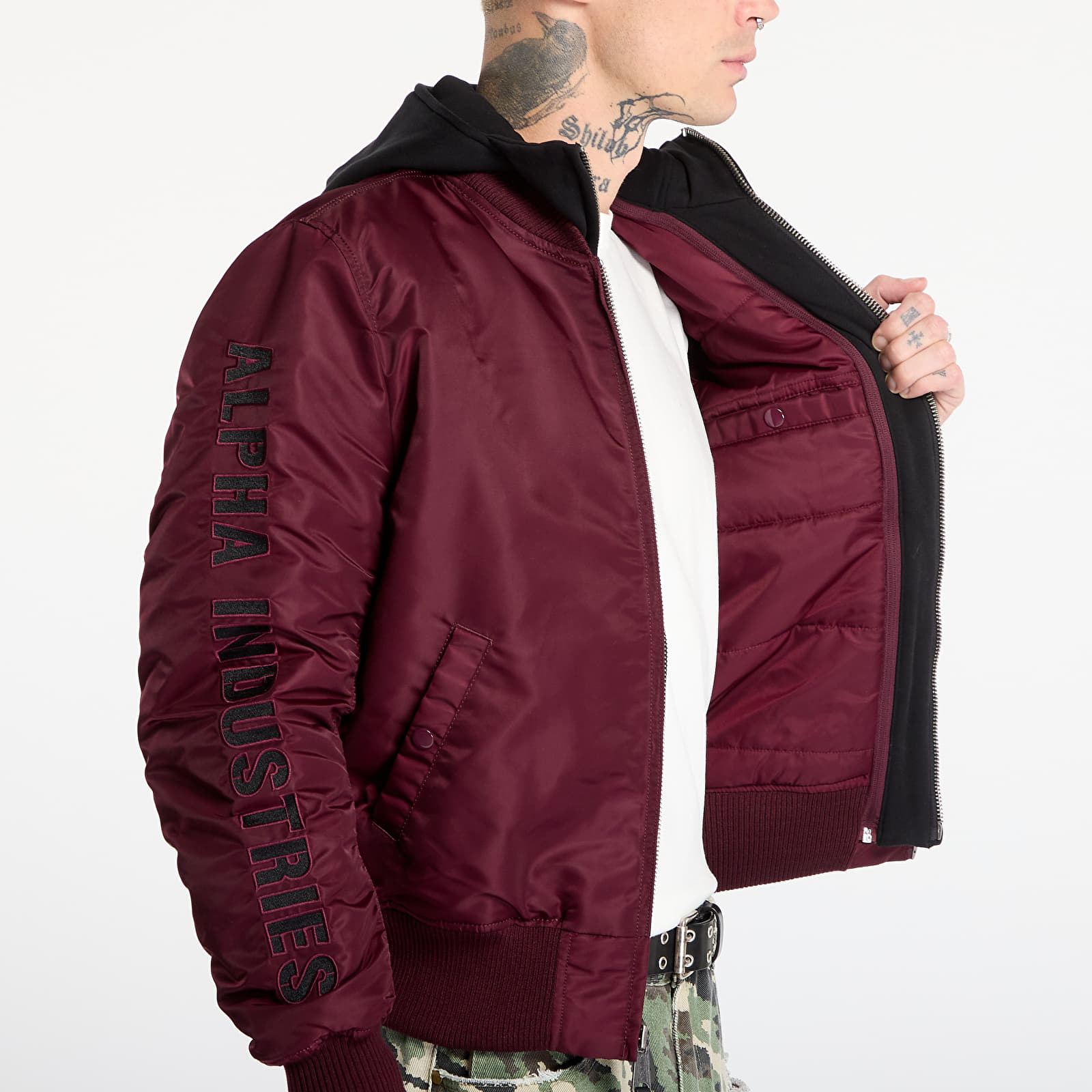 Jakker for menn Alpha Industries MA-1 D-Tec Sleeve Embroidery Dark Cherry