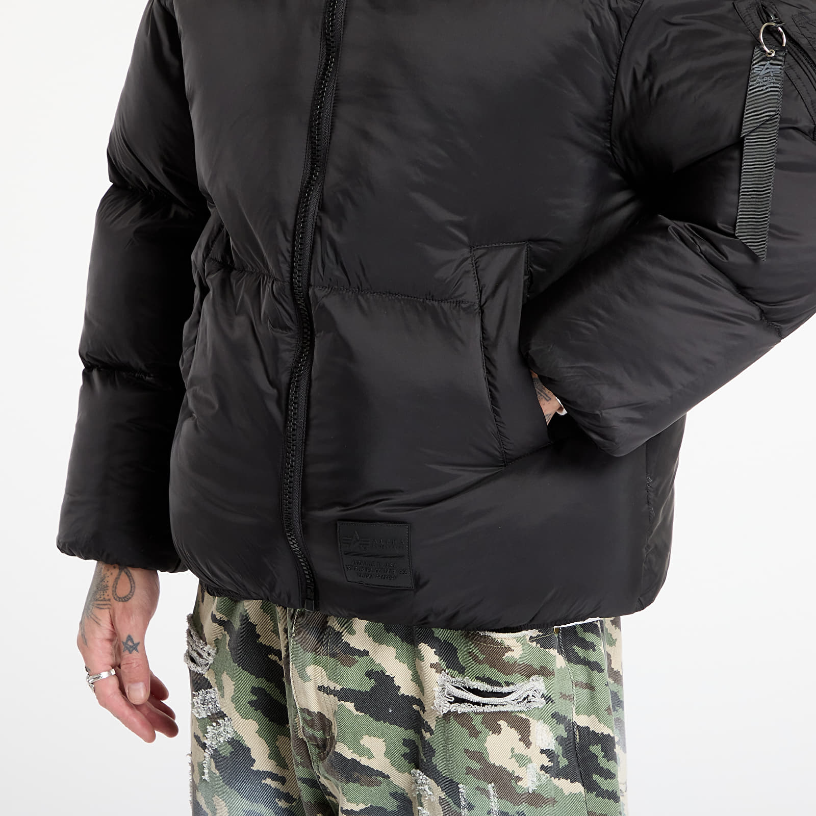Jakker for menn Alpha Industries Cloud Puffer Bomber Black