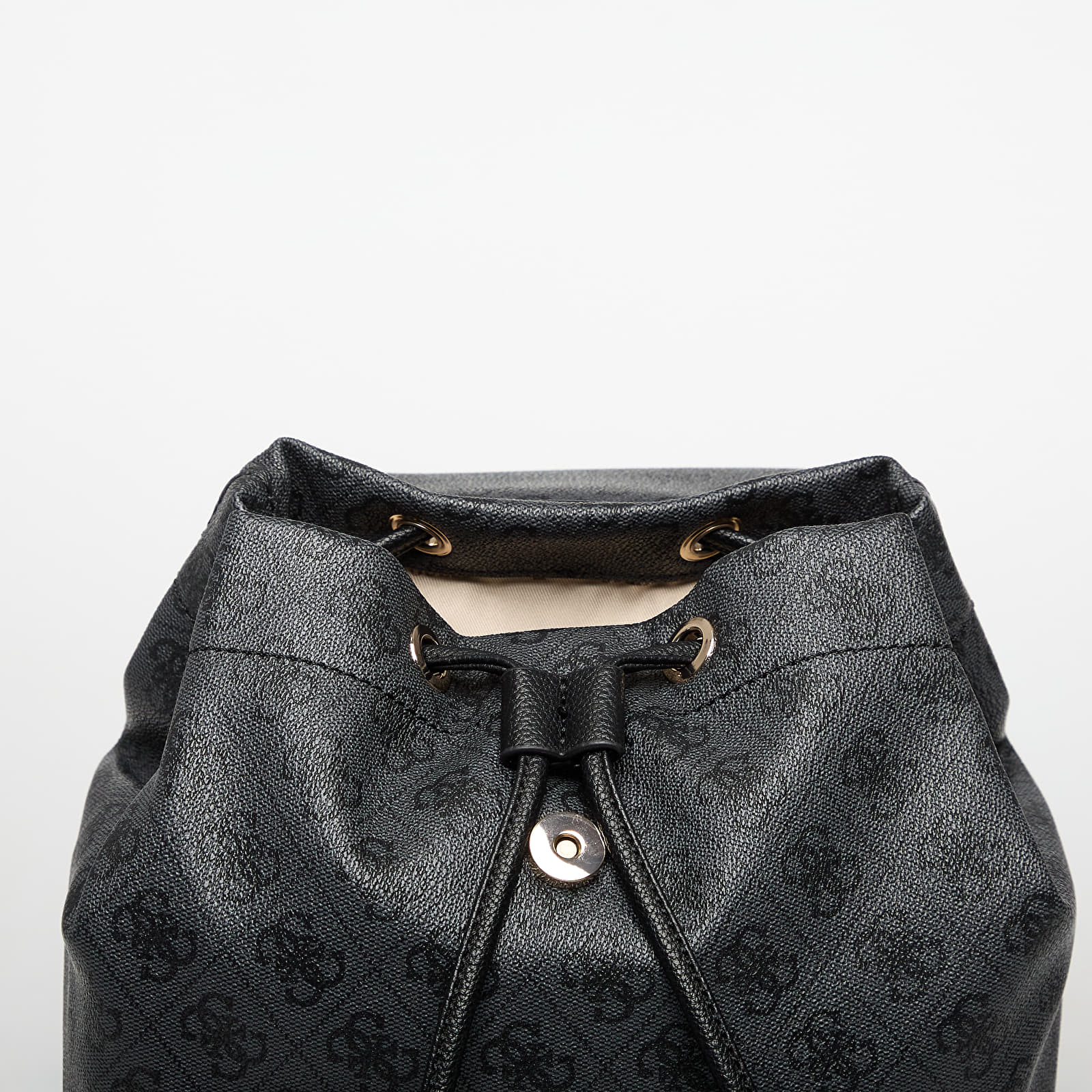 Batohy GUESS  Manhattan Ii Flap Backpack Coal Logo