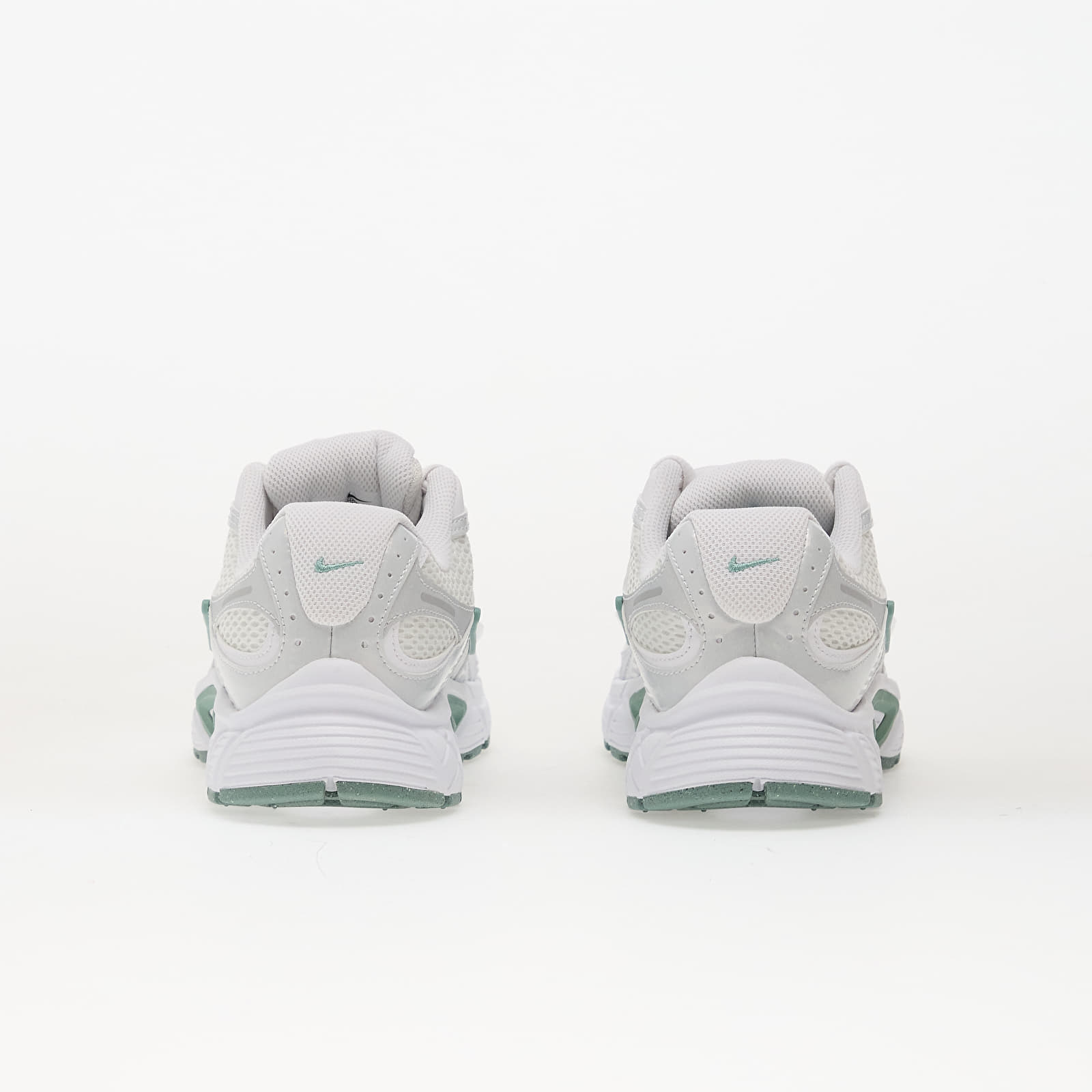 Дамски кецове и обувки Nike V5 Rnr Summit White/ White-Vast Grey-Cannon