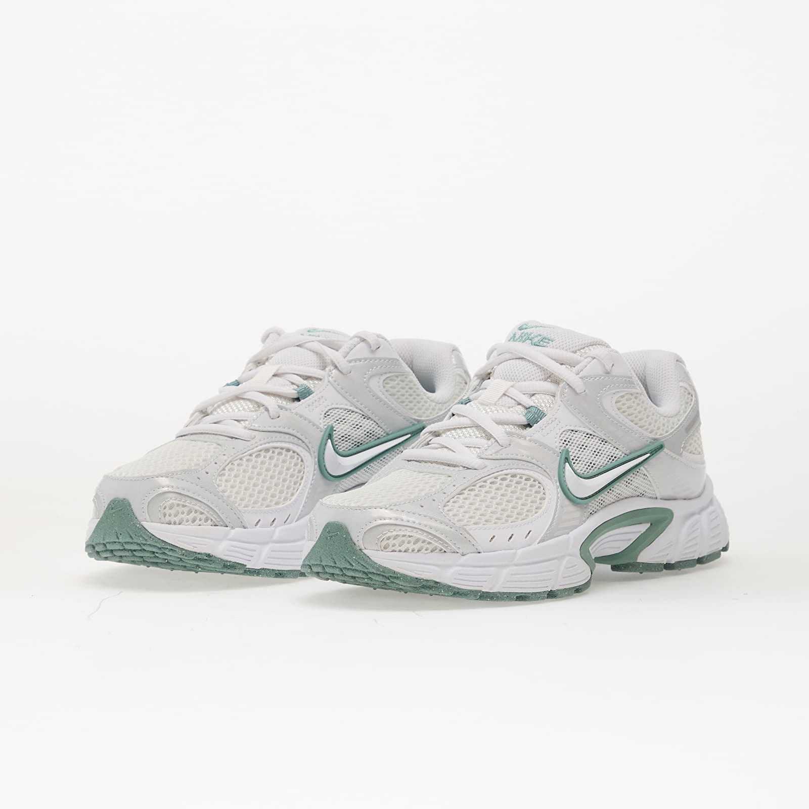 Дамски кецове и обувки Nike V5 Rnr Summit White/ White-Vast Grey-Cannon
