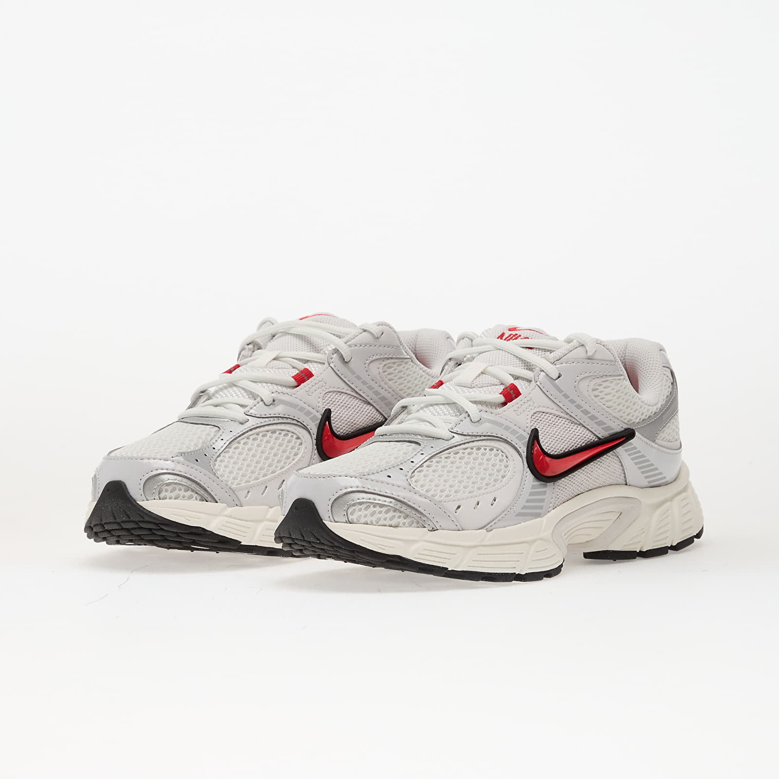 Men's sneakers and shoes Nike V5 Rnr Summit White/ Fire Red-Platinum Tint
