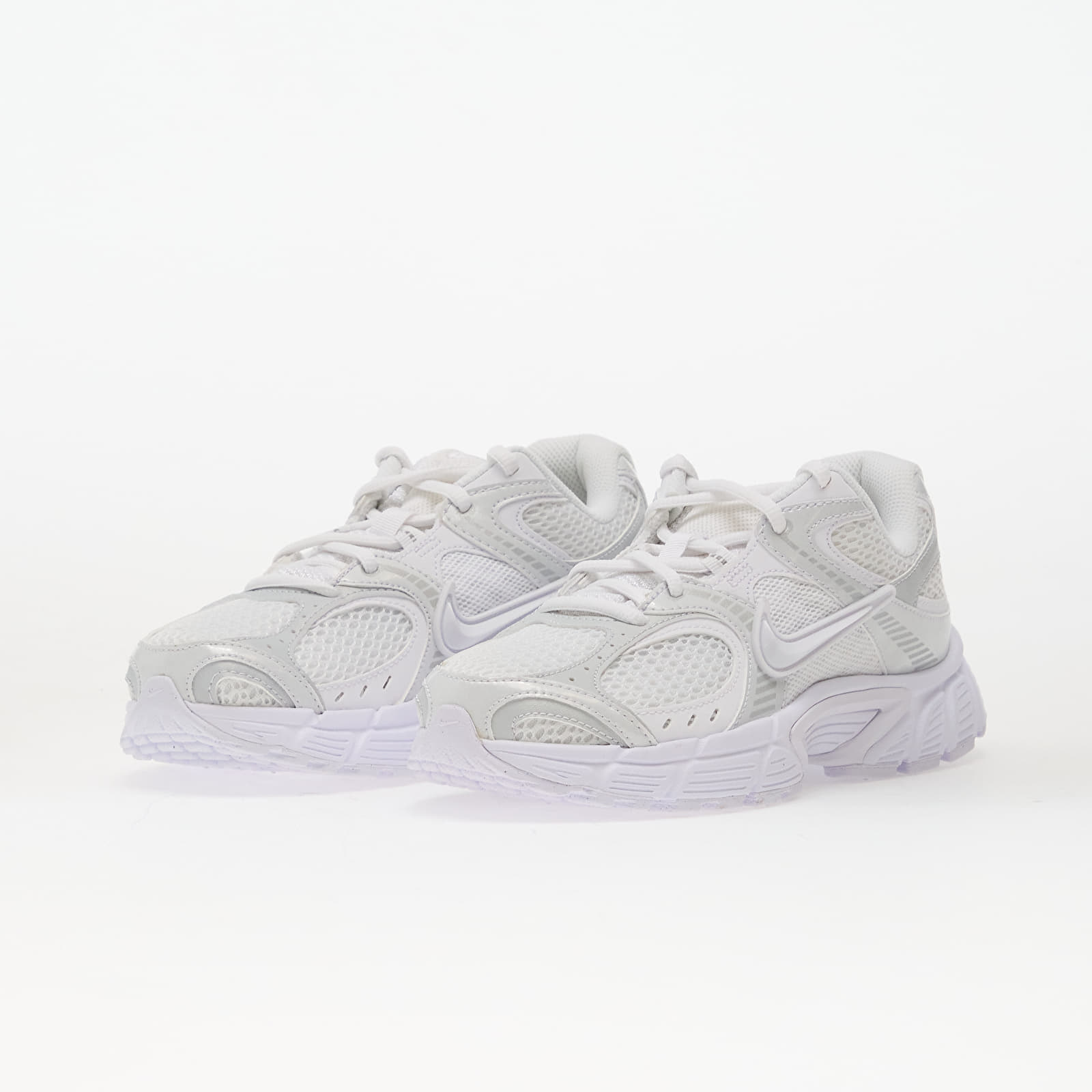 Sieviešu kedas un apavi Nike V5 Rnr White/ White-Black-Metallic Silver