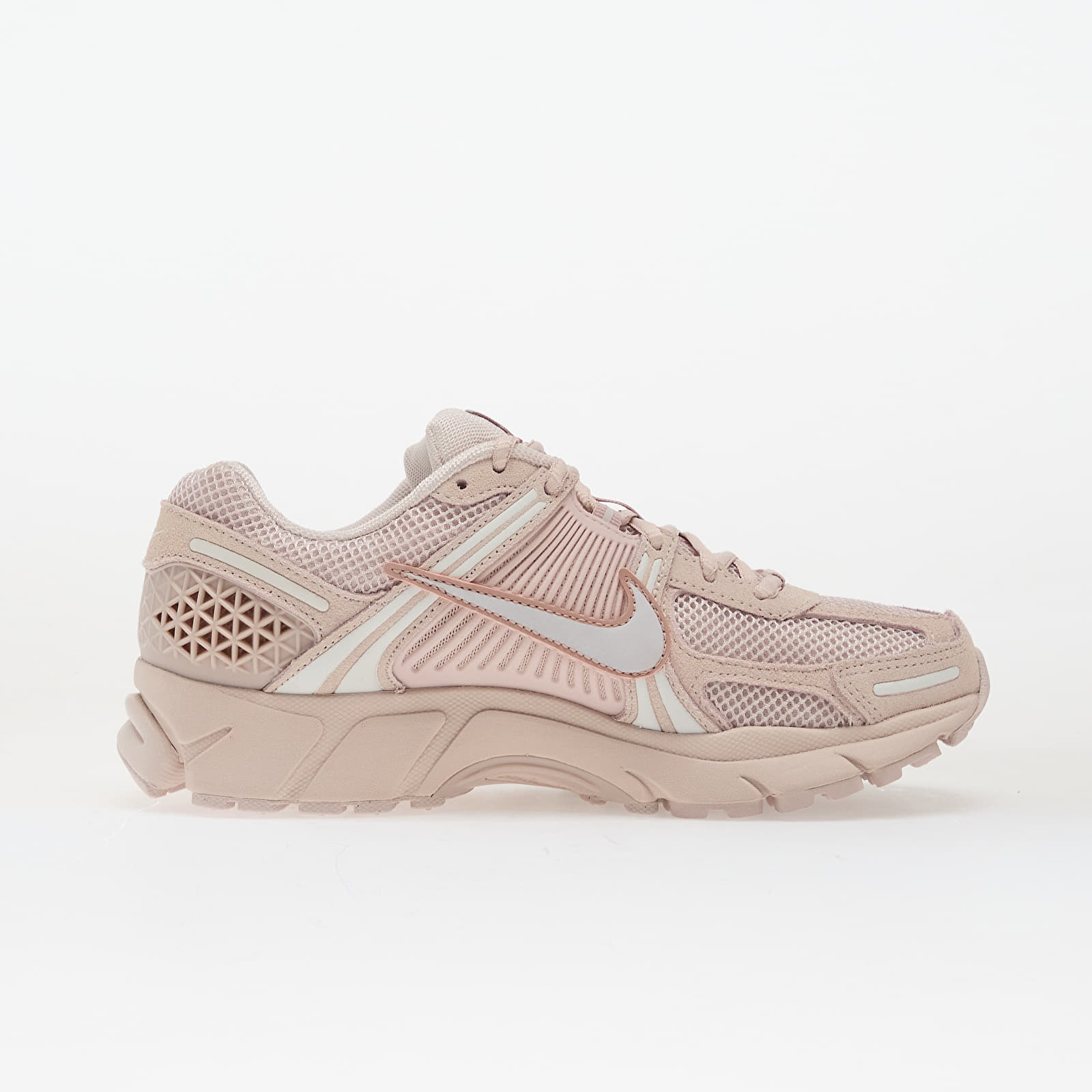 Sieviešu kedas un apavi Nike Zoom Vomero 5 Silt Red/ Vast Grey-Red Stardust