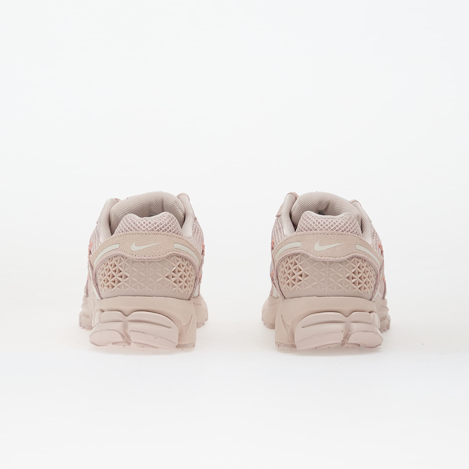 Sieviešu kedas un apavi Nike Zoom Vomero 5 Silt Red/ Vast Grey-Red Stardust
