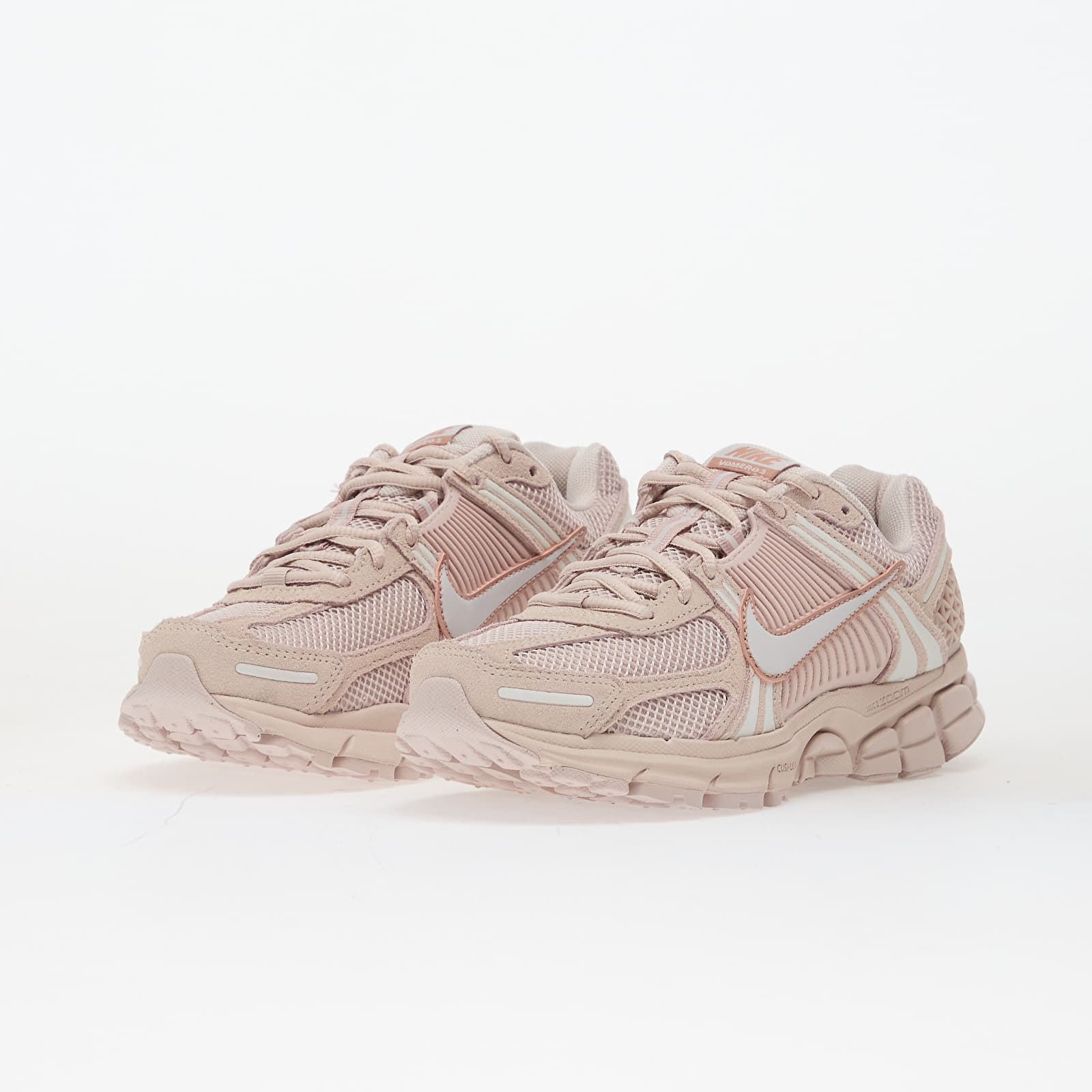 Sieviešu kedas un apavi Nike Zoom Vomero 5 Silt Red/ Vast Grey-Red Stardust
