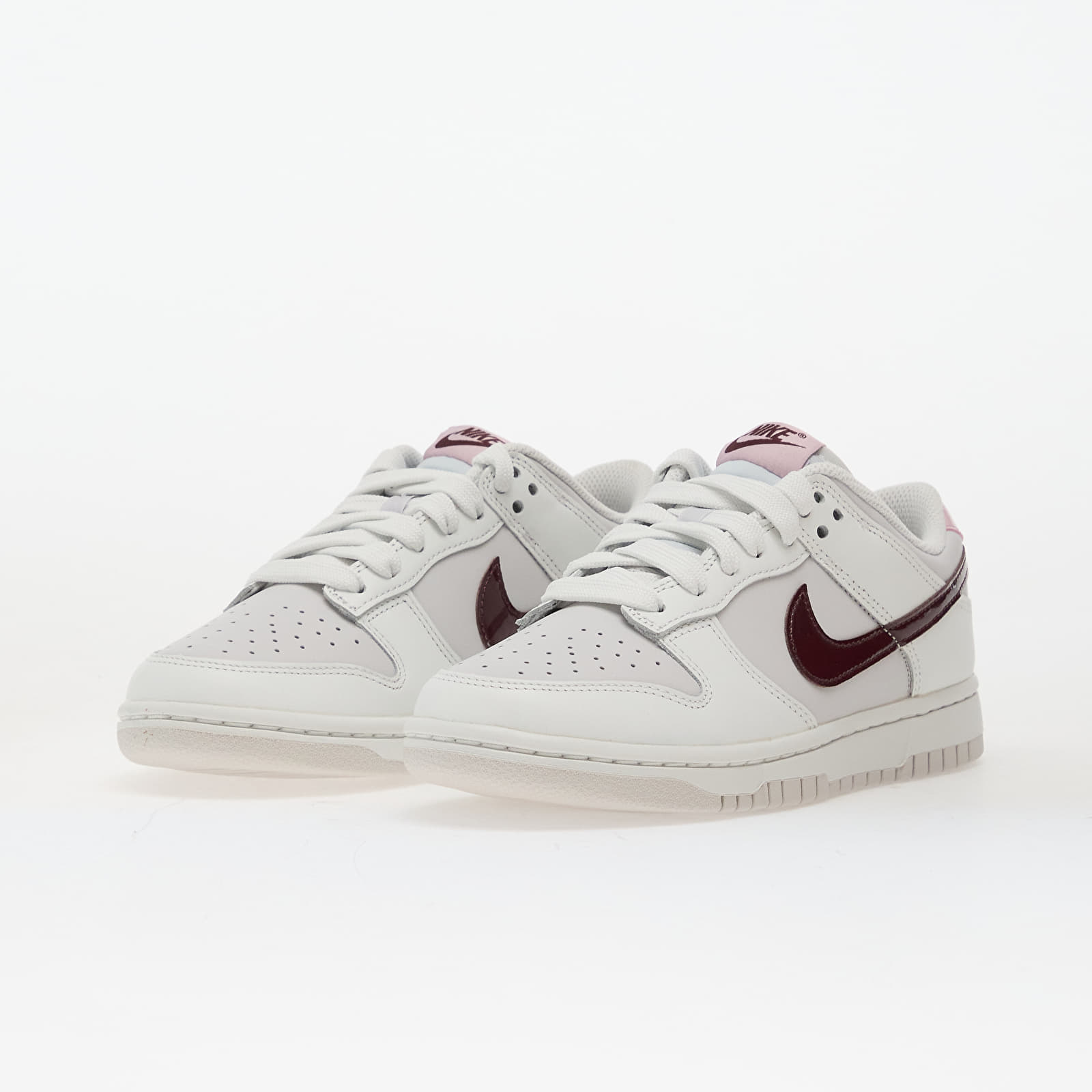 Women's sneakers and shoes Nike W Dunk Low Summit White/ Plum Chalk-Vast Grey