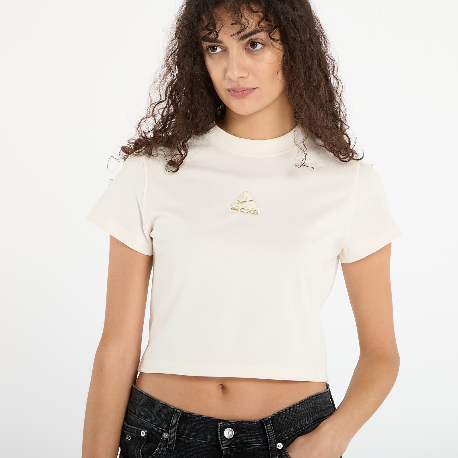Magliette da donna Nike ACG Women's Dri-FIT Short-Sleeve T-Shirt Pale Ivory/ Lt Khaki/ Parachute Beige