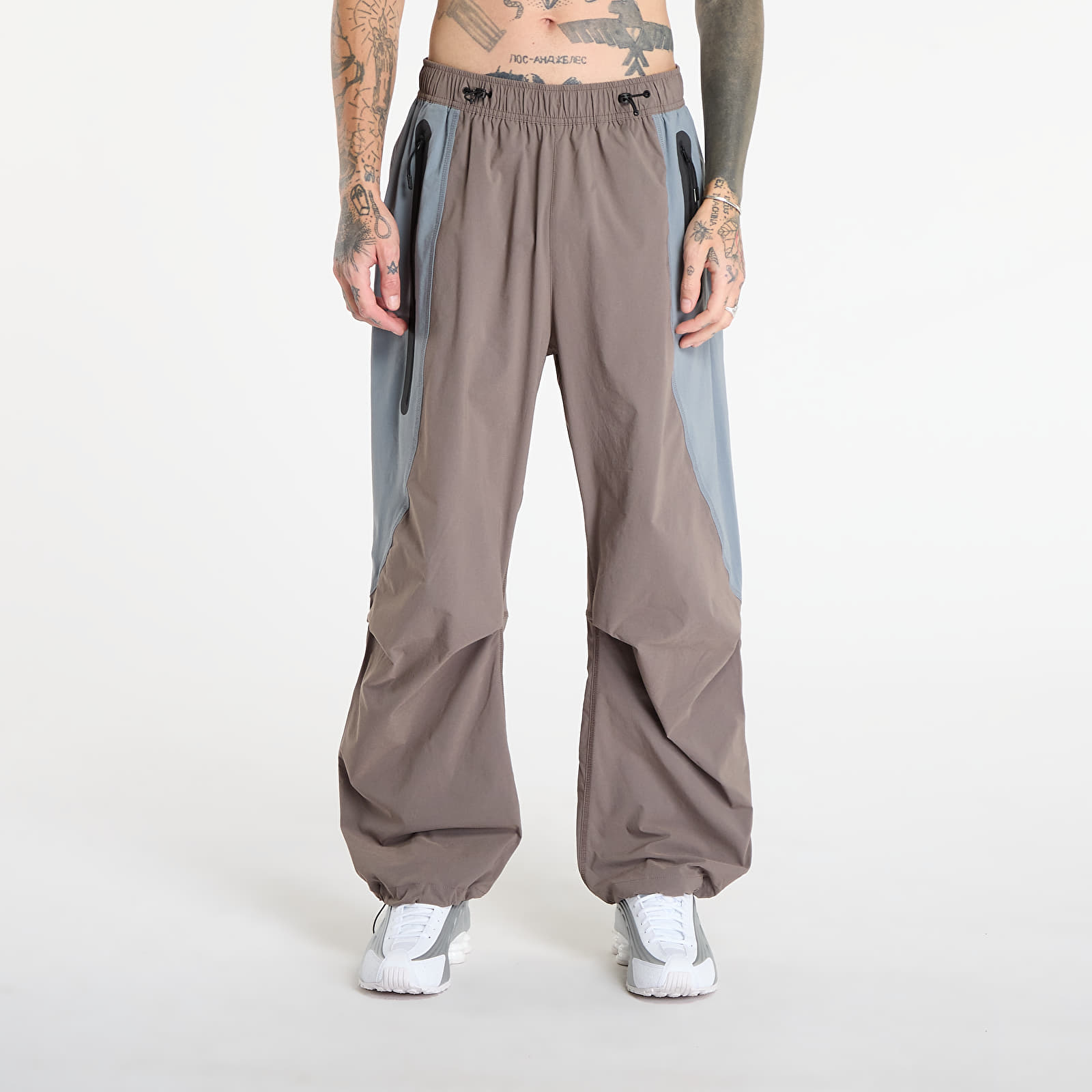 Moške hlače Nike Tech Men's Dri-FIT Woven Color-Block Oversized Pants Cave Stone/ Cool Grey/ Black