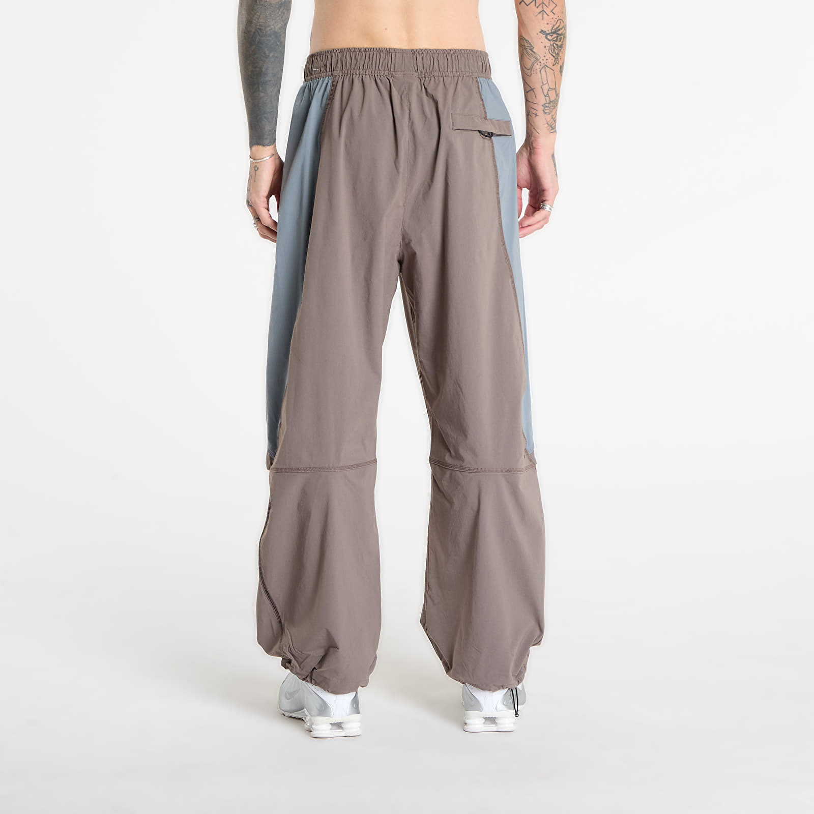 Moške hlače Nike Tech Men's Dri-FIT Woven Color-Block Oversized Pants Cave Stone/ Cool Grey/ Black
