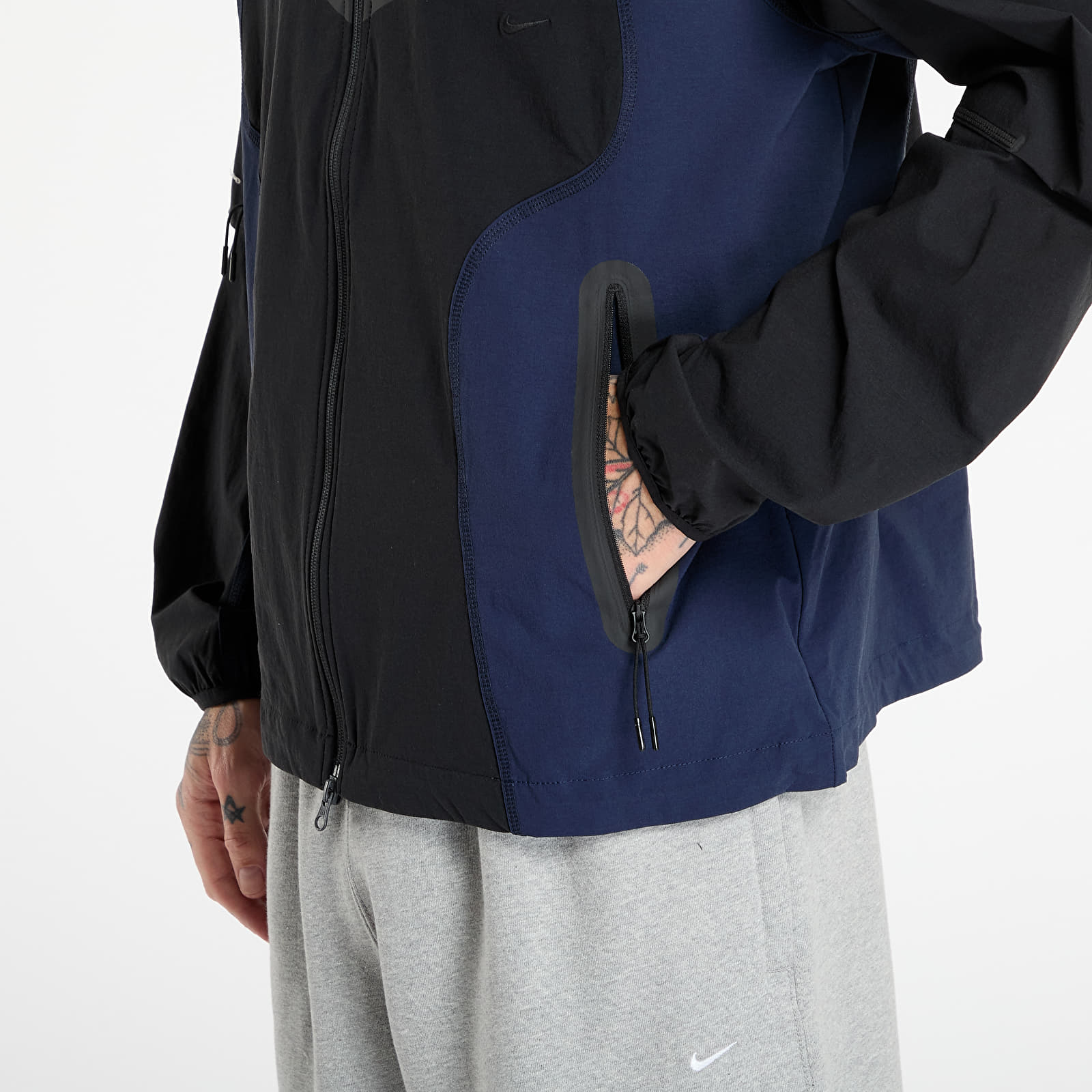 Men's jackets Nike Tech Men's Dri-FIT Woven Color-Block Windrunner Loose Jacket Black/ Obsidian/ Black