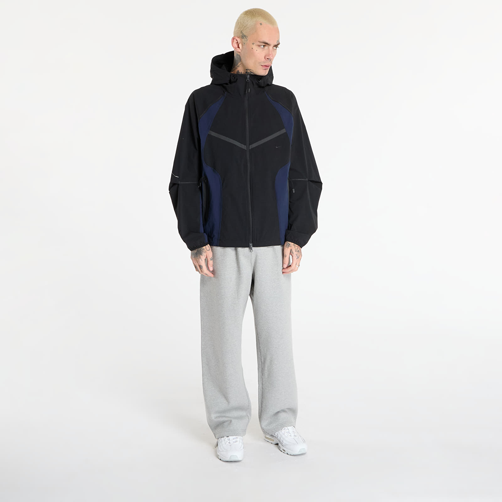 Men's jackets Nike Tech Men's Dri-FIT Woven Color-Block Windrunner Loose Jacket Black/ Obsidian/ Black