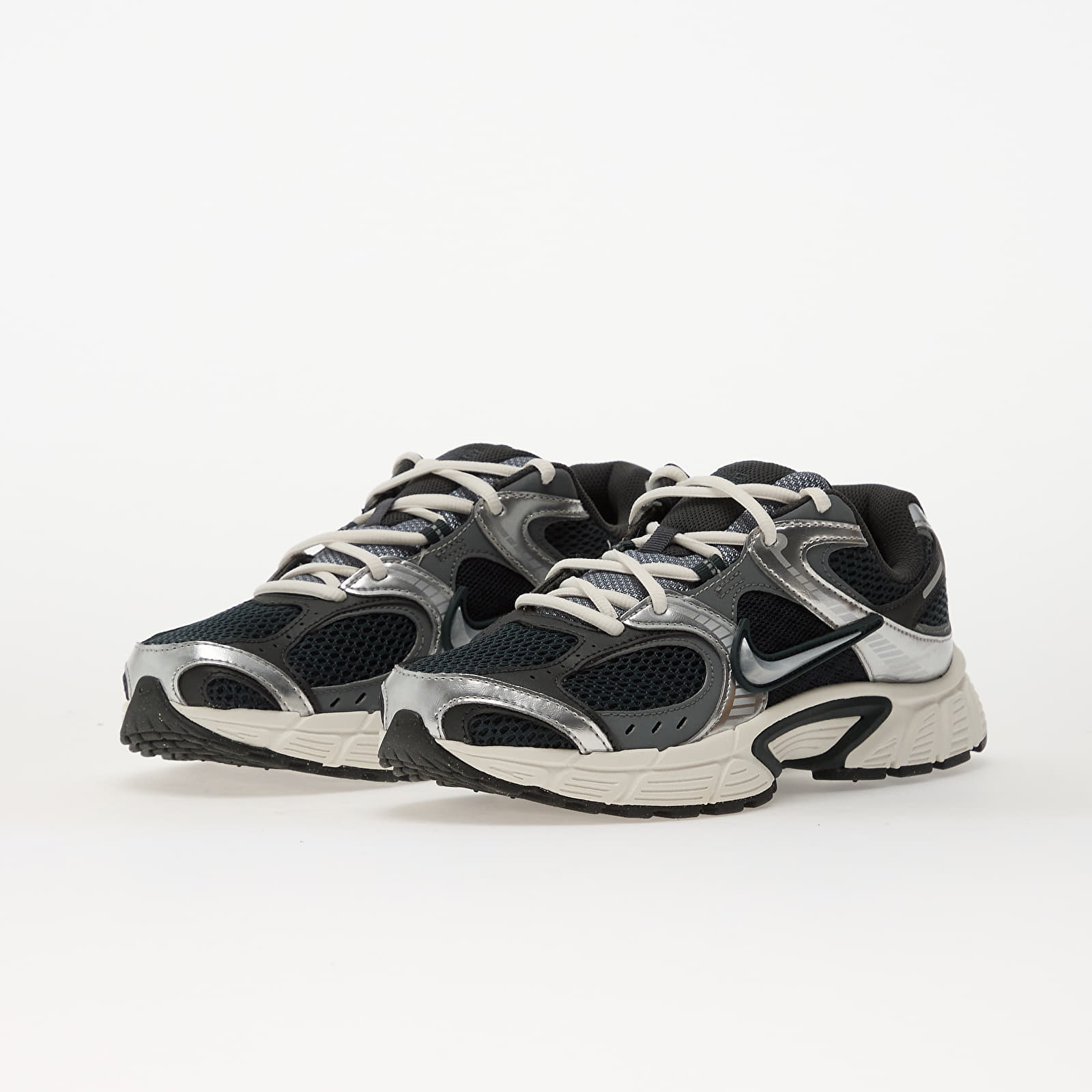 Încălțăminte și sneakerși pentru femei Nike V5 Rnr Seaweed/ Metallic Silver-Anthracite