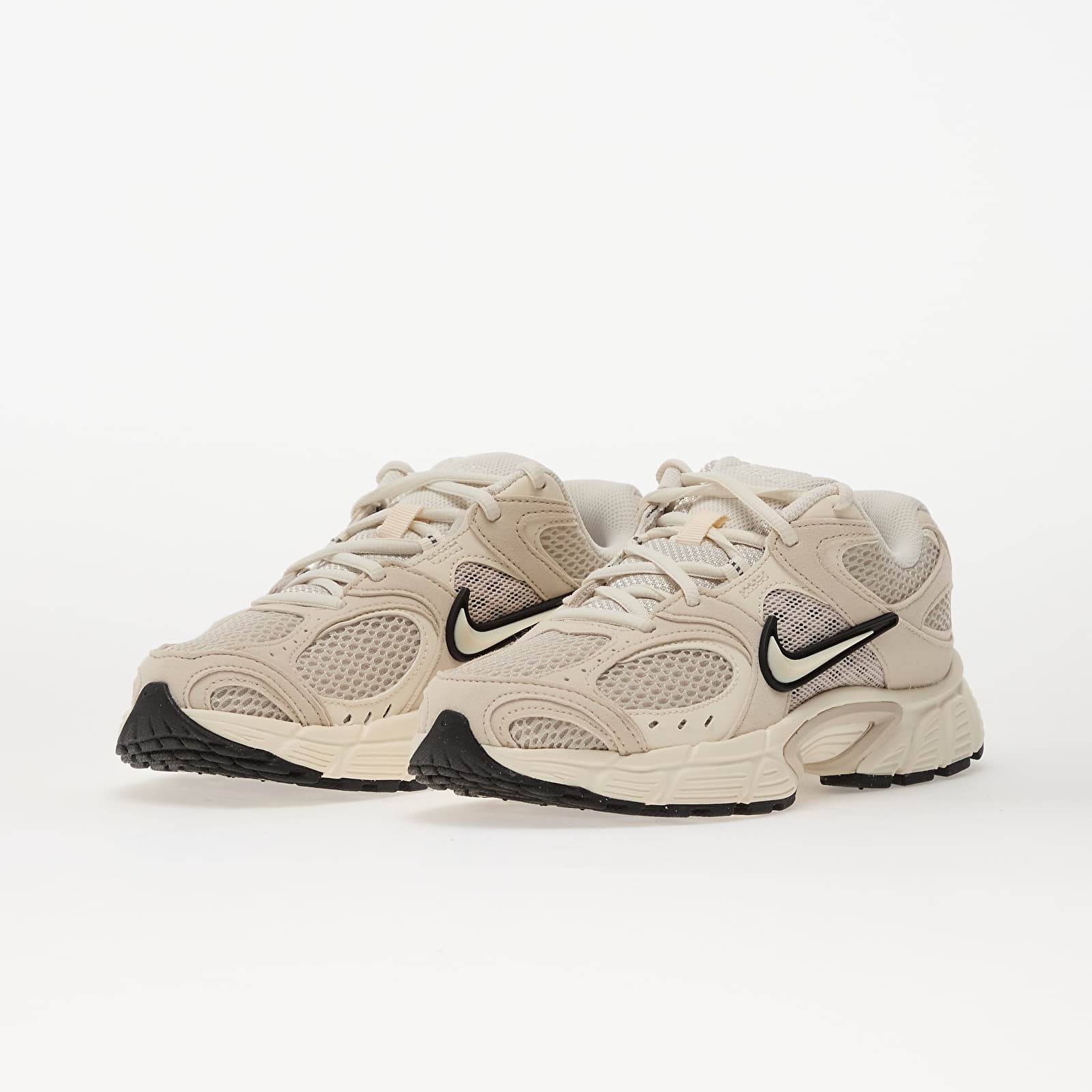 Women's sneakers and shoes Nike V5 Rnr Lt Orewood Brn/ Pale Ivory-Black