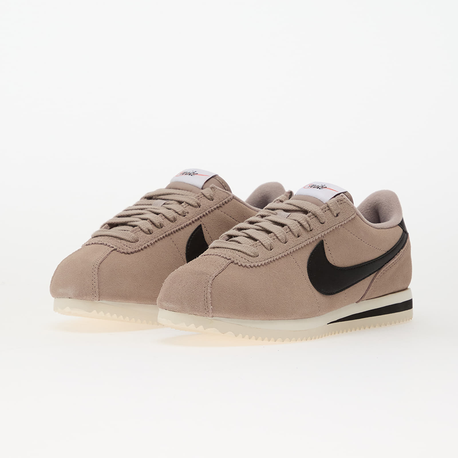 Sneakers och skor för kvinnor Nike Cortez Malt/ Black-Sail