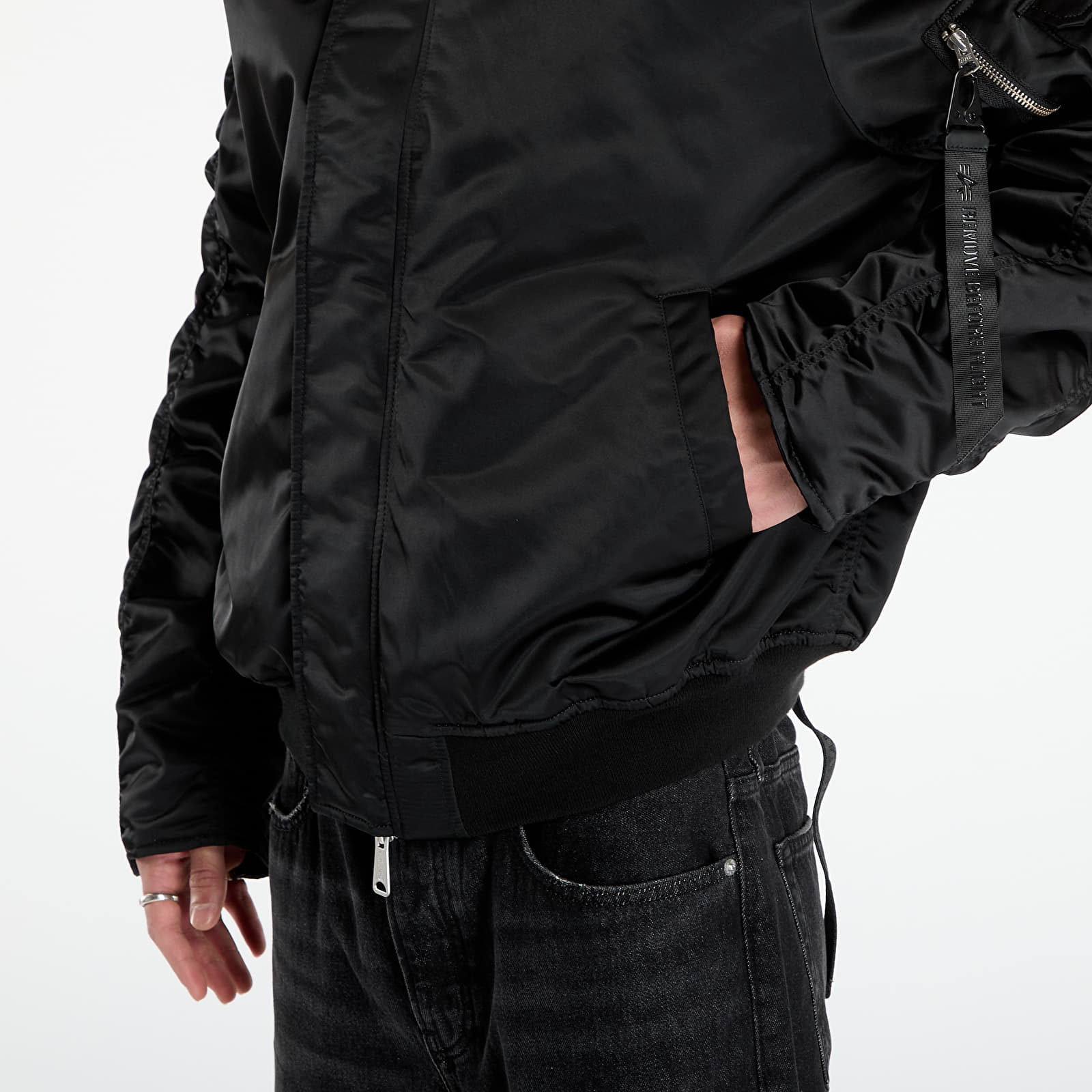 Miesten takit Alpha Industries N-2B Base Black