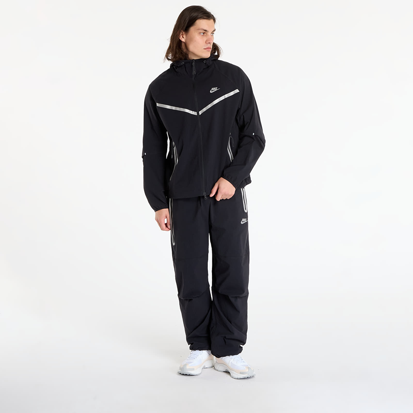 Vestes pour hommes Nike Tech Men's Full-Zip Woven Windrunner Jacket Black