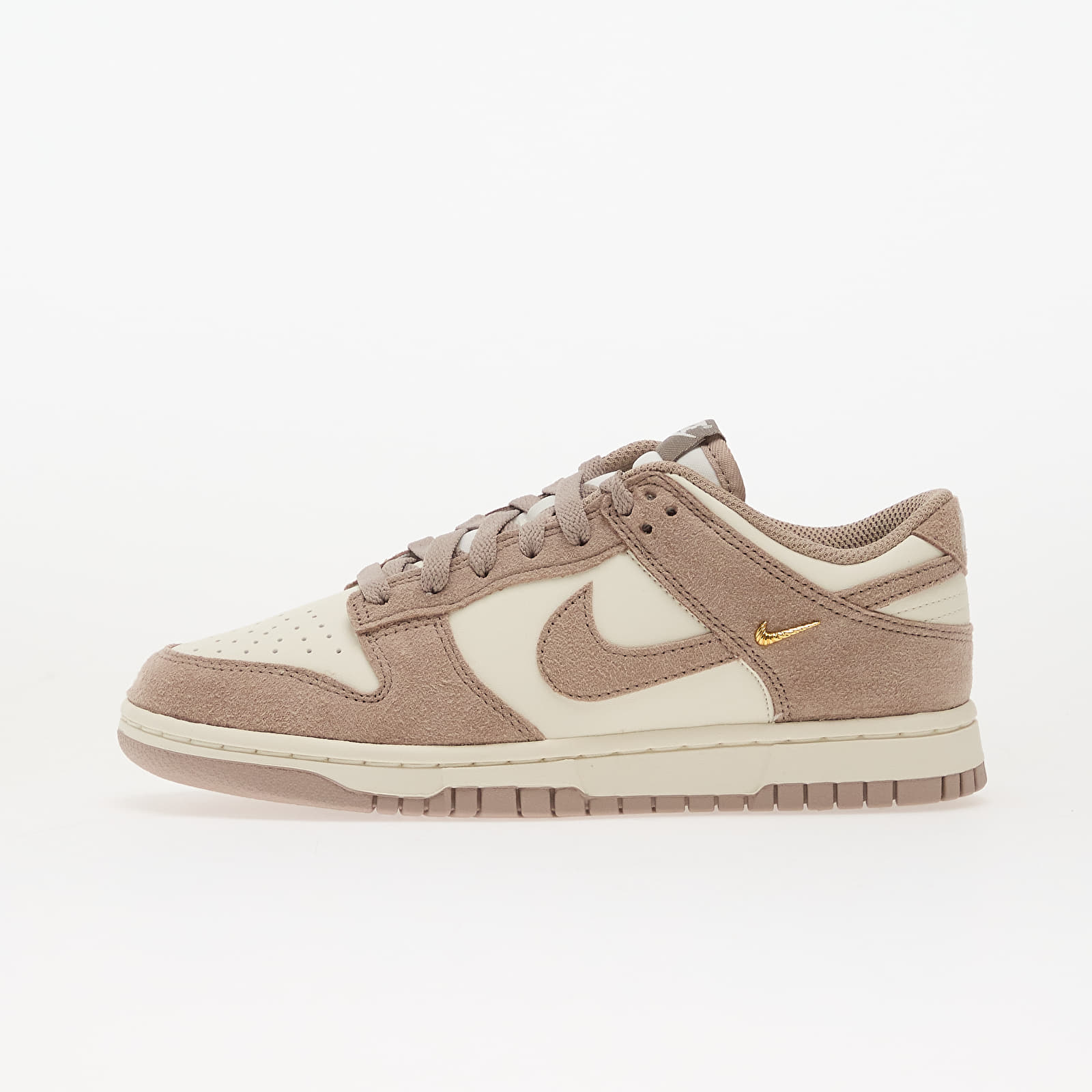 Women's sneakers and shoes Nike W Dunk Low Sail/ Malt-Metallic Gold