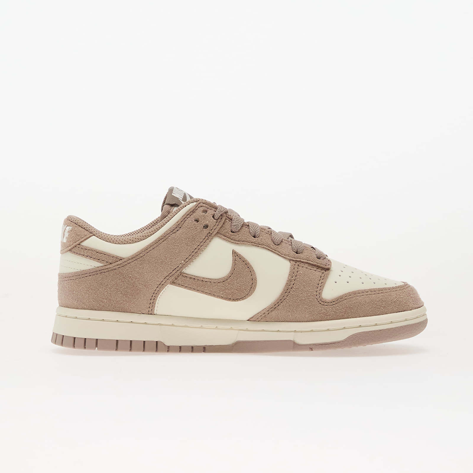 Women's sneakers and shoes Nike W Dunk Low Sail/ Malt-Metallic Gold