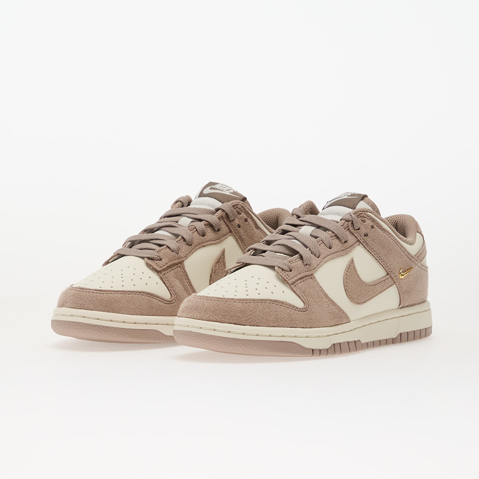 Women's sneakers and shoes Nike W Dunk Low Sail/ Malt-Metallic Gold
