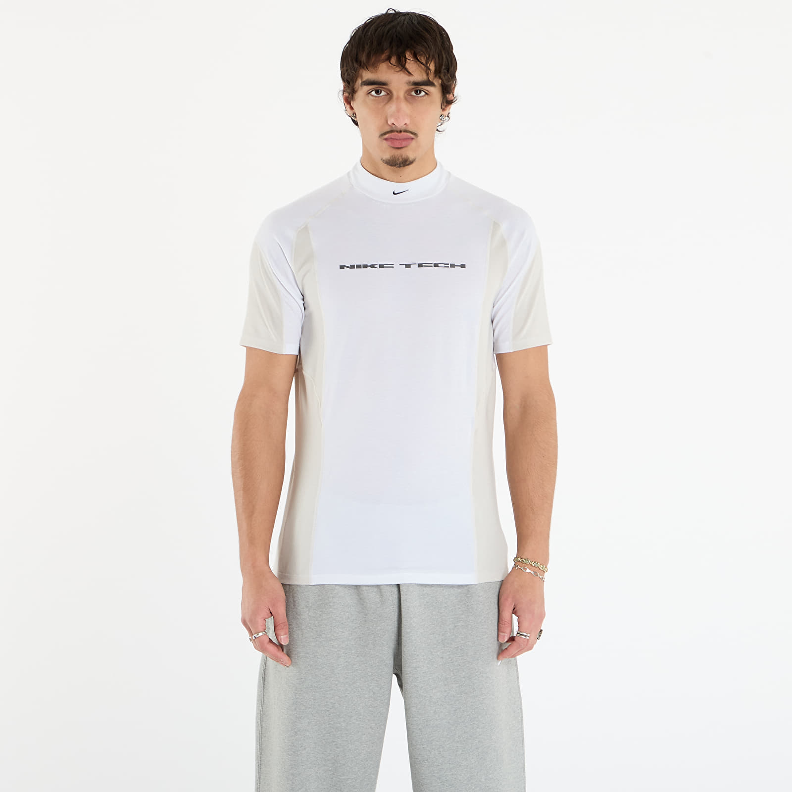 Magliette da uomo Nike Tech Men's Dri-FIT Short-Sleeve Base Layer White/ Light Bone/ Light Bone/ Black
