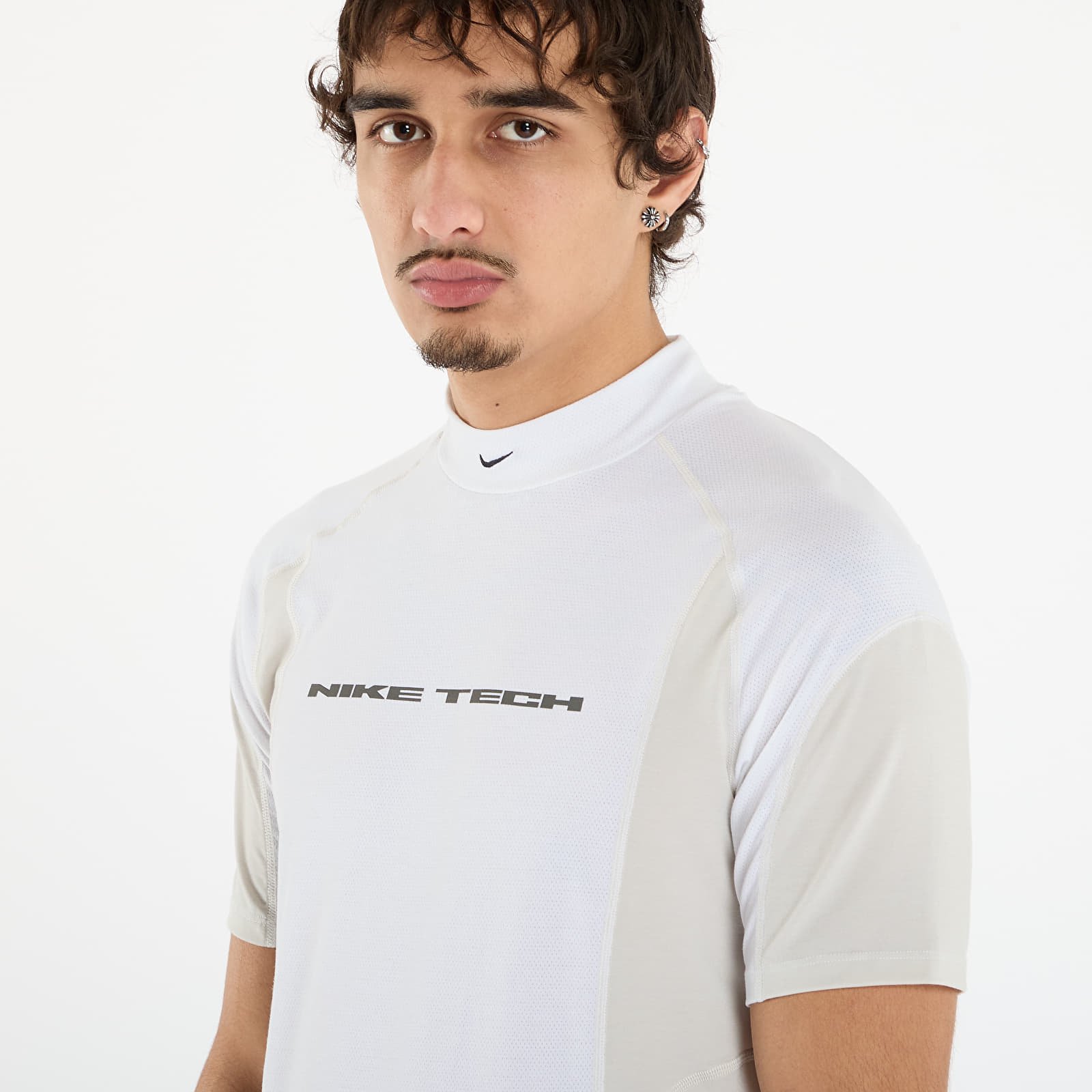 Magliette da uomo Nike Tech Men's Dri-FIT Short-Sleeve Base Layer White/ Light Bone/ Light Bone/ Black