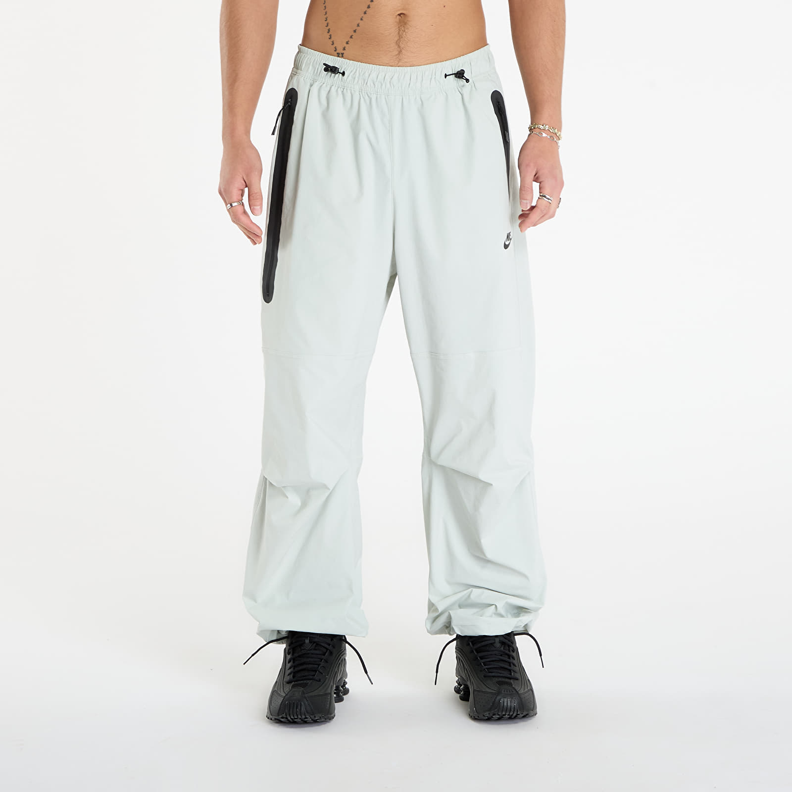 Pánské kalhoty Nike Tech Men's Woven Oversized Pants Light Silver/ Light Silver/ Black