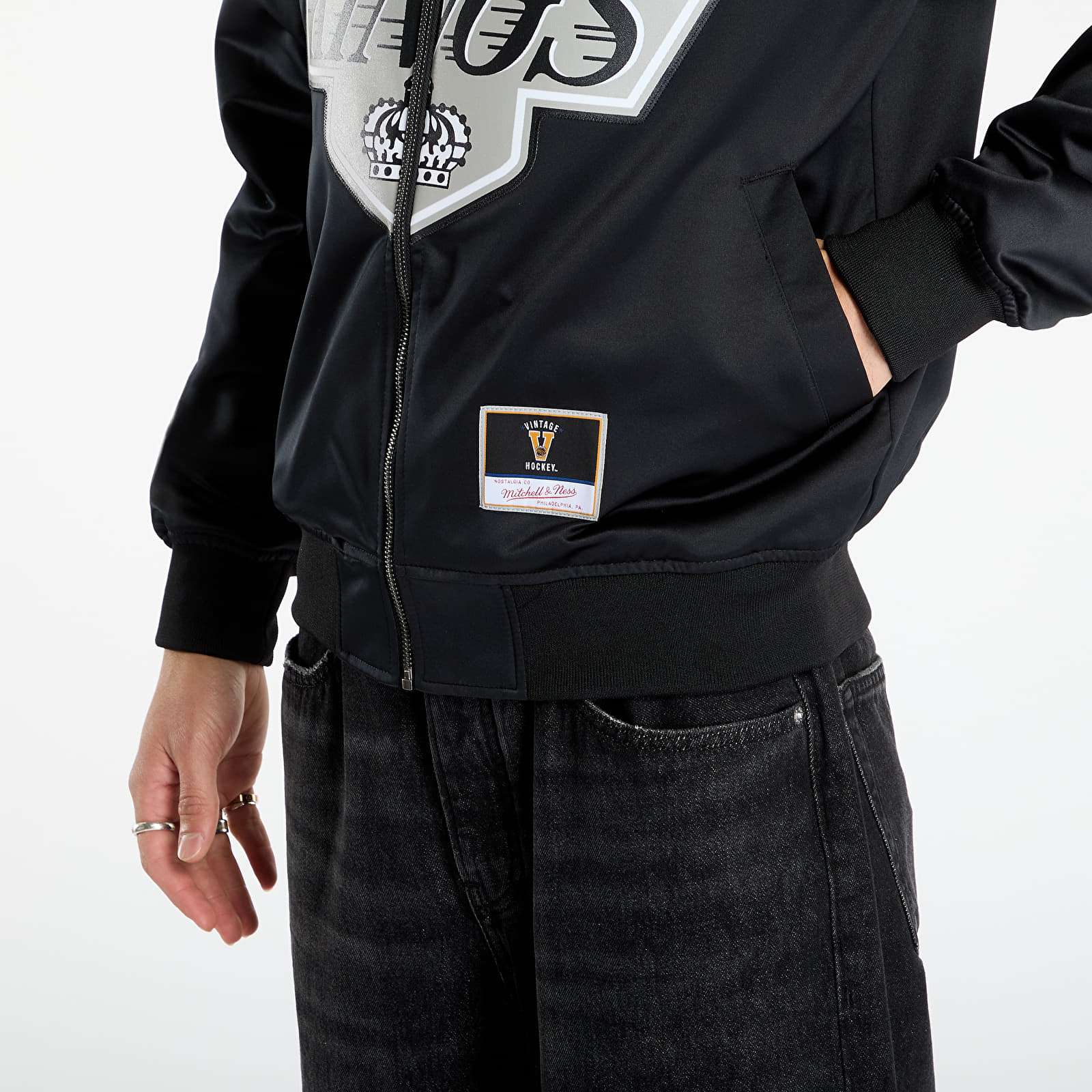 Men's jackets Mitchell & Ness NHL Maxxed Out Satin Jacket Kings Wayne Gretzky Black