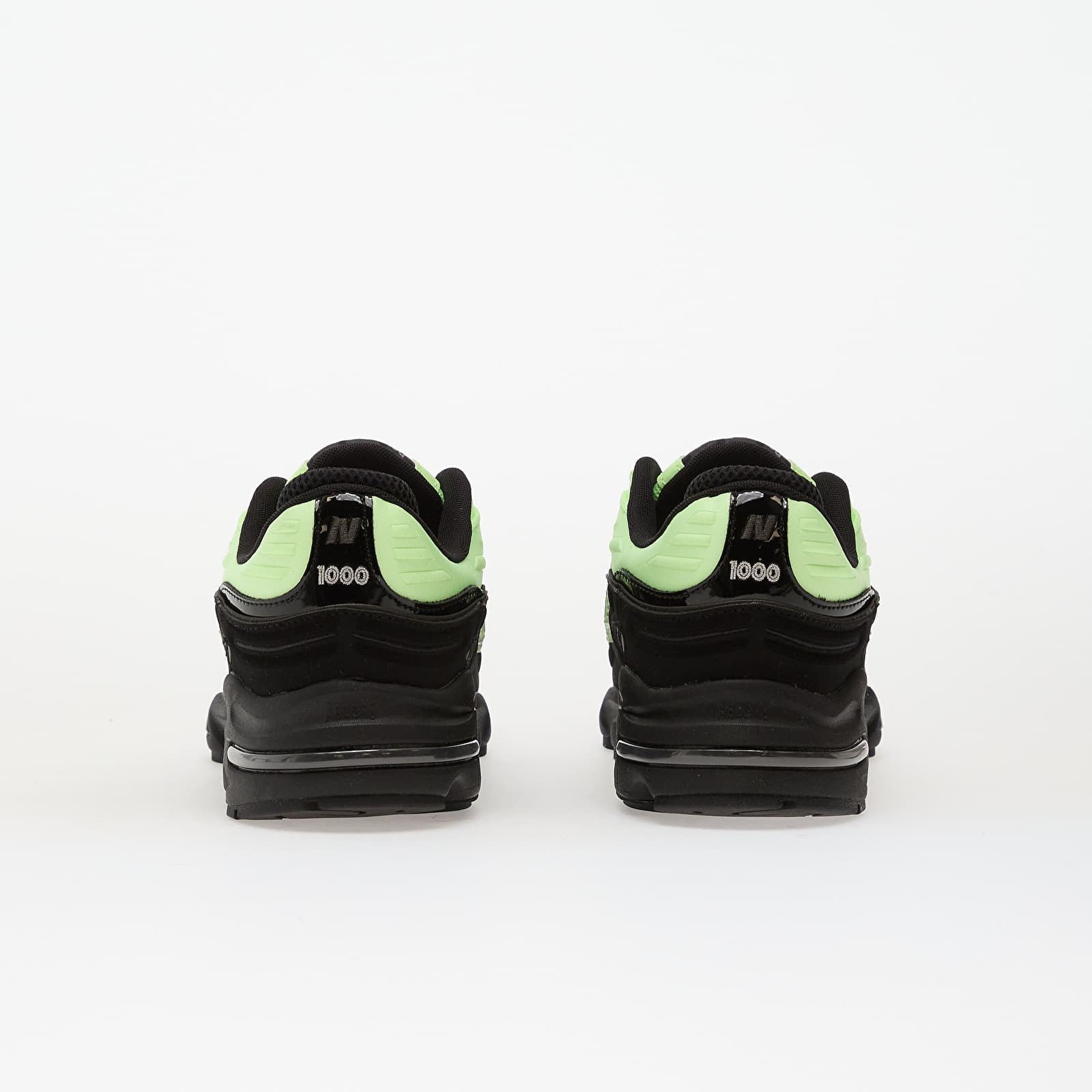 Meeste tossud ja kingad New Balance 1000 Black