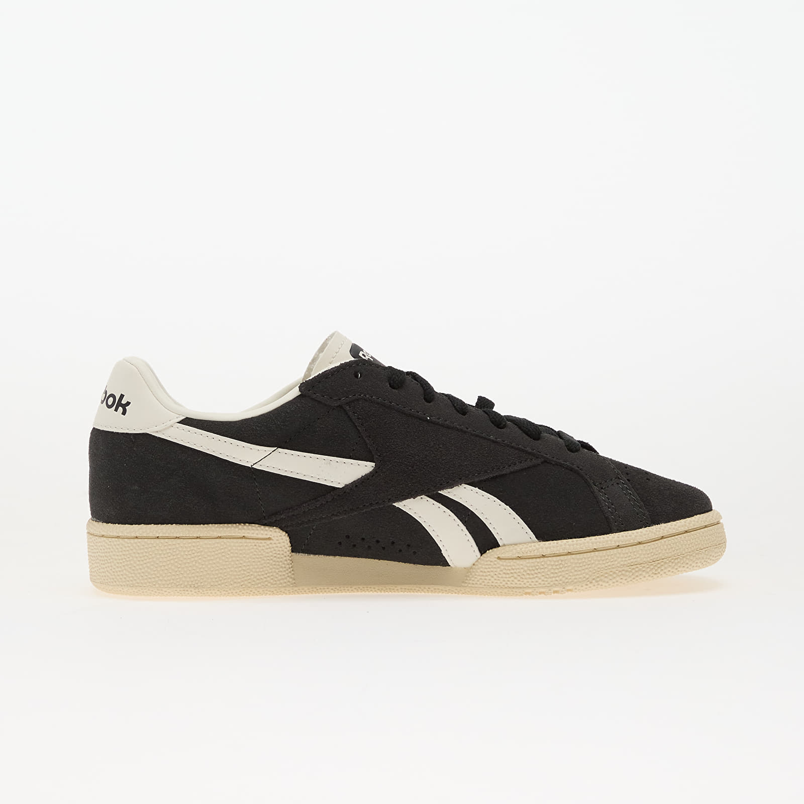 Men's sneakers and shoes Reebok x Grounds Uk Club C Washedblack/ Paperwhite/ Chalk