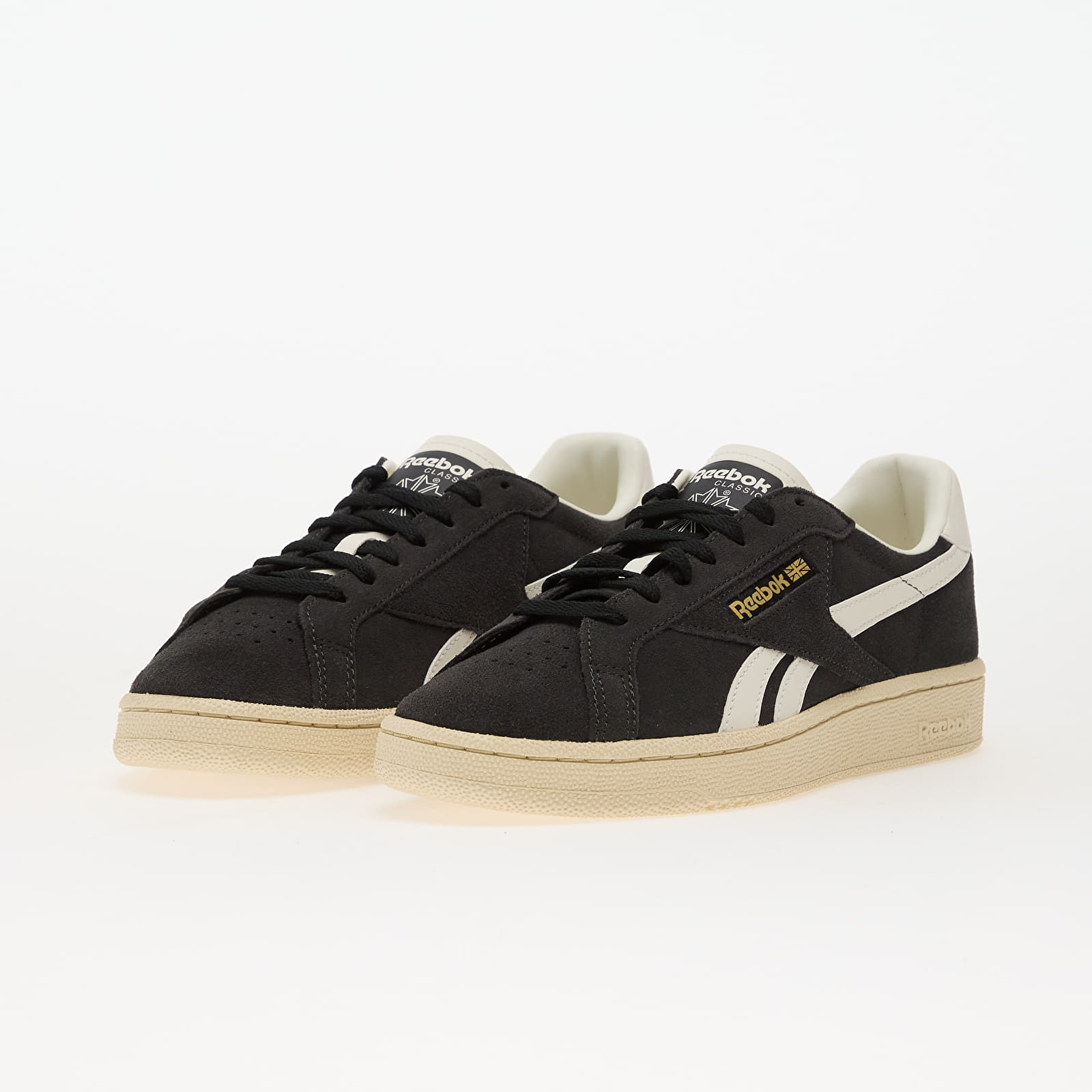 Men's sneakers and shoes Reebok x Grounds Uk Club C Washedblack/ Paperwhite/ Chalk