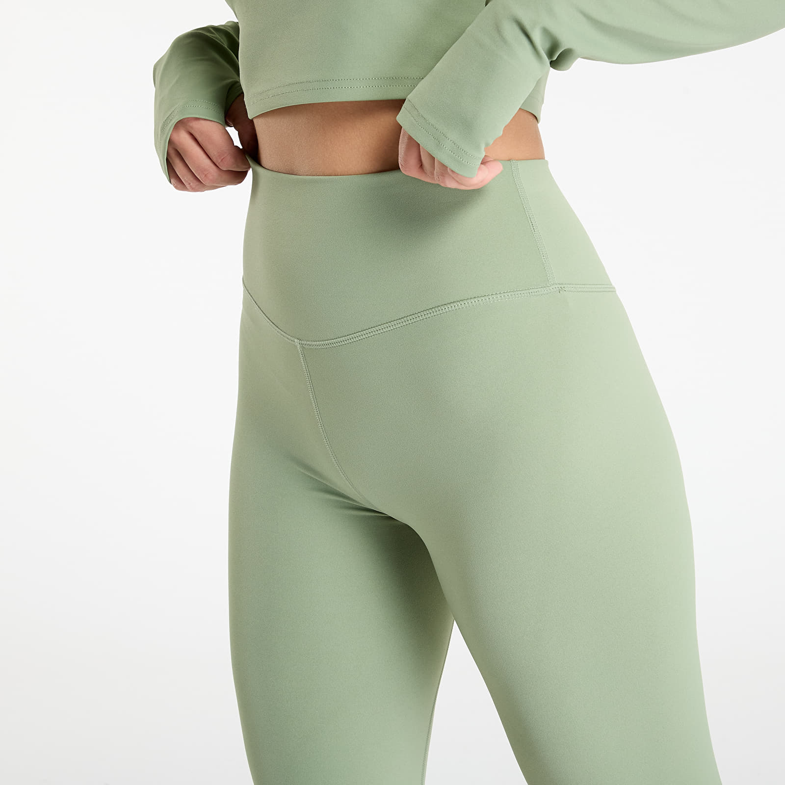 Legíny Urban Classics Ladies Capri Leggings Matcha Green