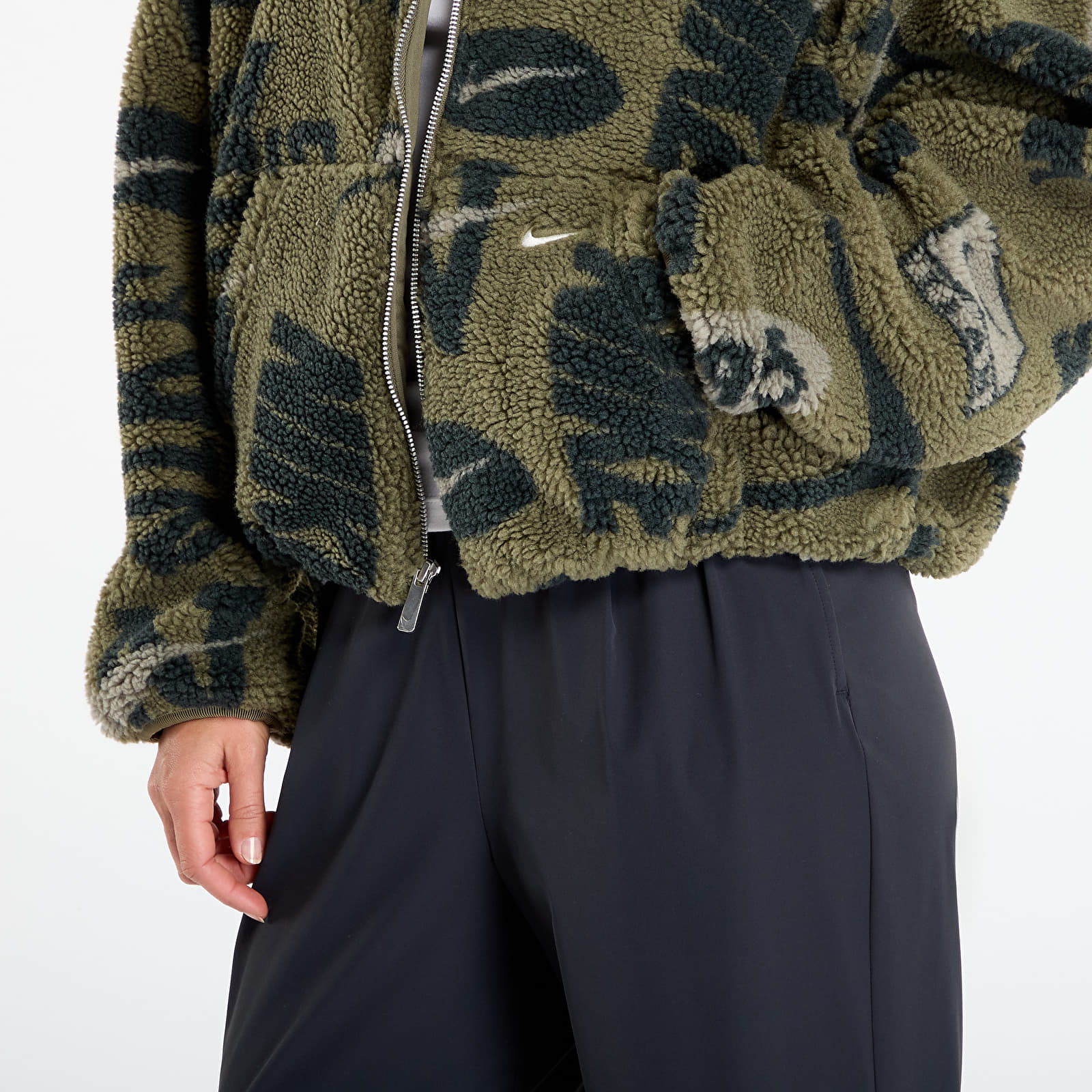 Jakker for kvinner Nike Sportswear Women's High-Pile Fleece Jacket Medium Olive/ Medium Olive/ Sail