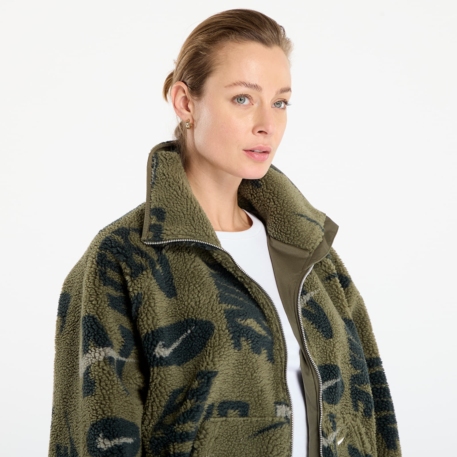 Jakker for kvinner Nike Sportswear Women's High-Pile Fleece Jacket Medium Olive/ Medium Olive/ Sail