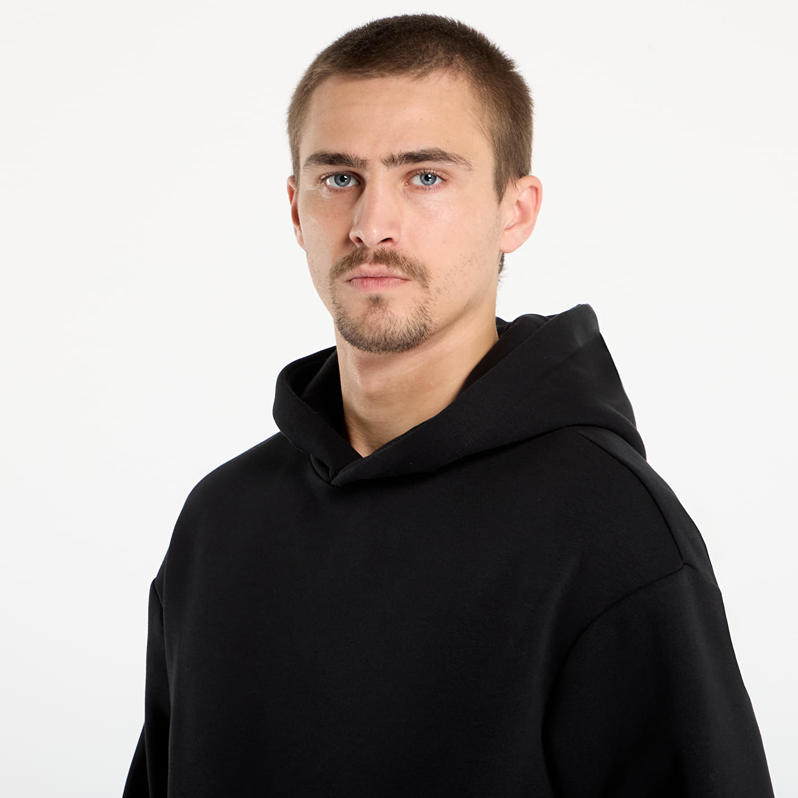 Hupparit ja collegepaidat Urban Classics Fluffy Hoody Black