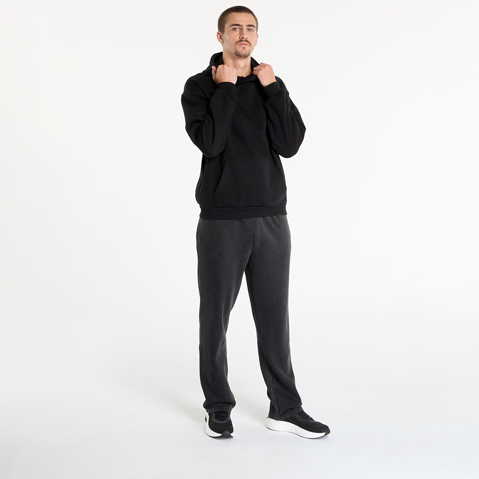 Hupparit ja collegepaidat Urban Classics Fluffy Hoody Black