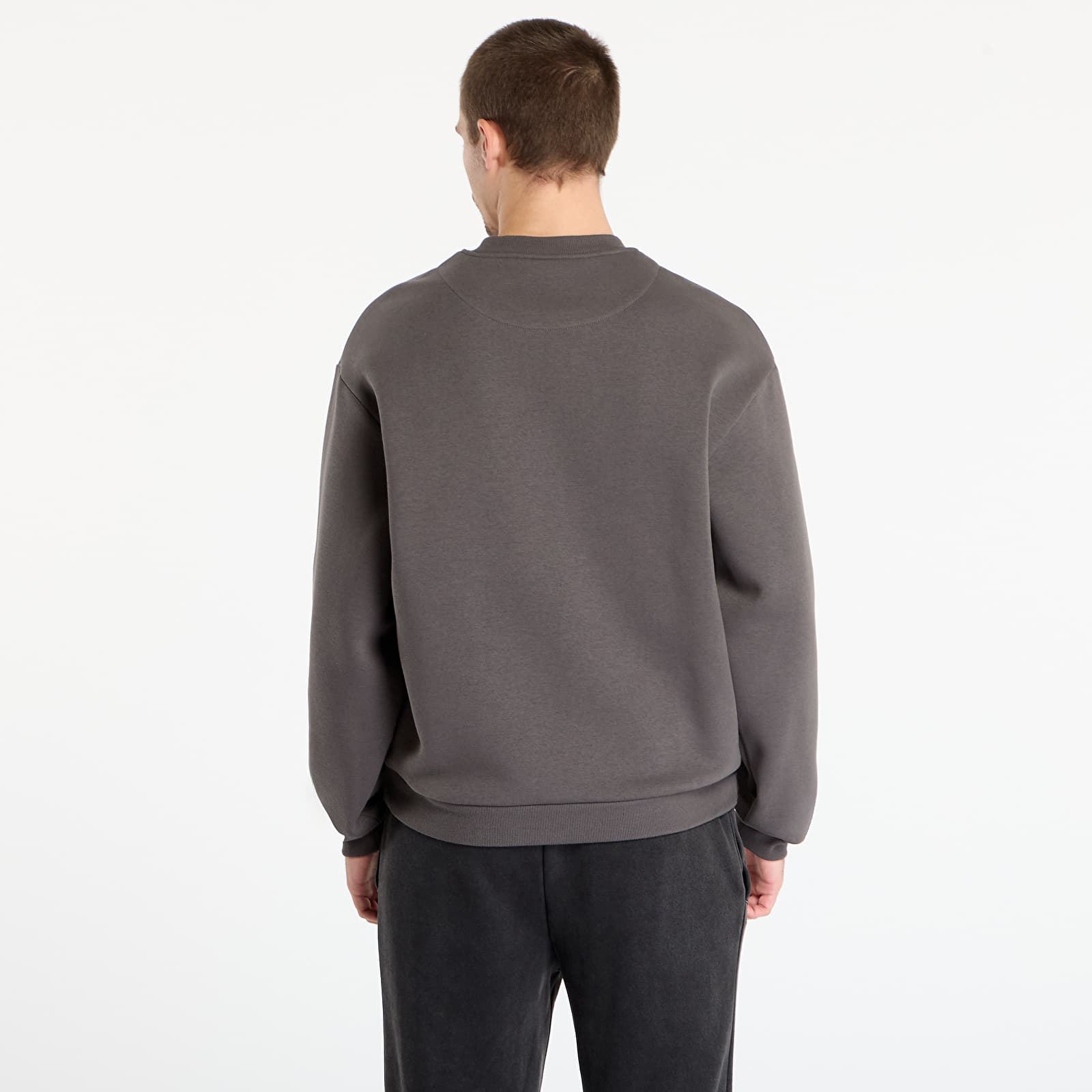 Hupparit ja collegepaidat Urban Classics Fluffy Crewneck Magnet