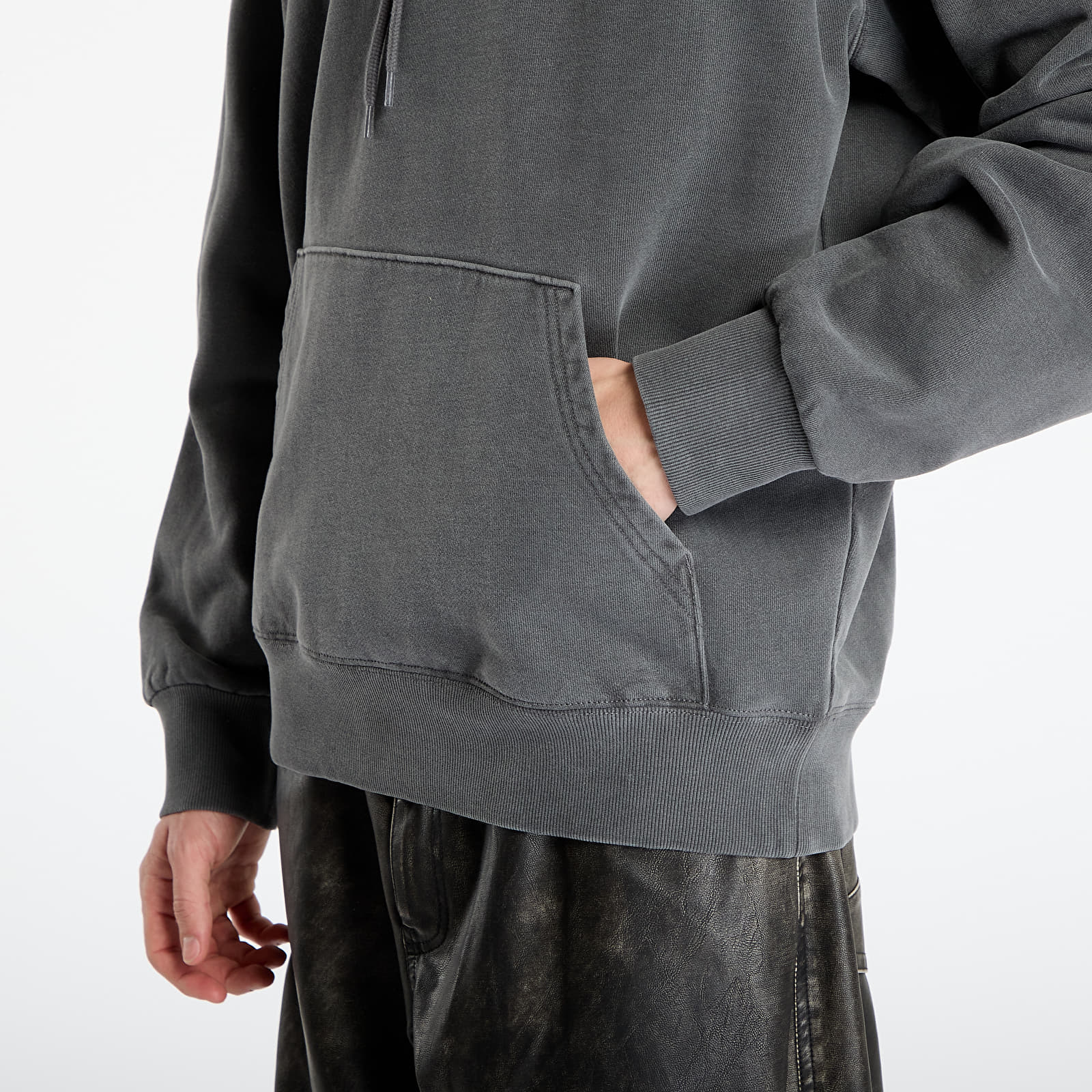 Mikiny Carhartt WIP Hooded Vista Sweat UNISEX Black Garment Dyed
